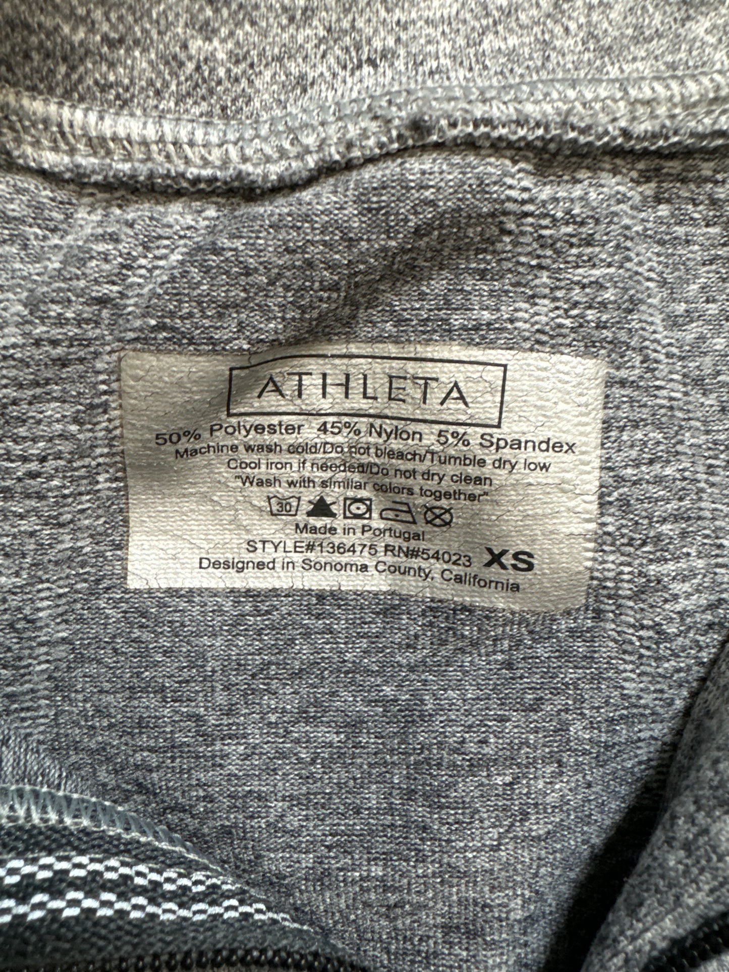 Athletic Top Long Sleeve Collar By Athleta In Grey, Size: Xs