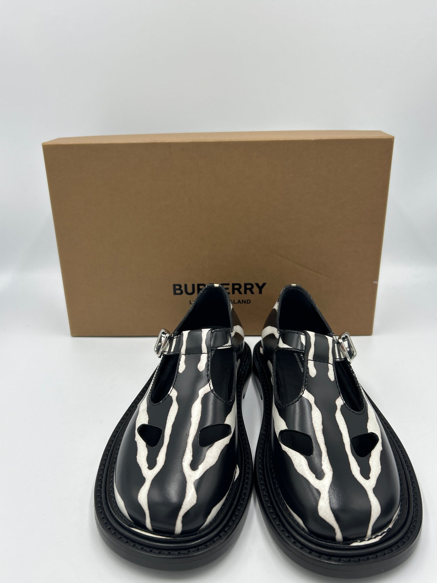 Like New! Burberry Zebra Print Hannie Shoes Size: 6