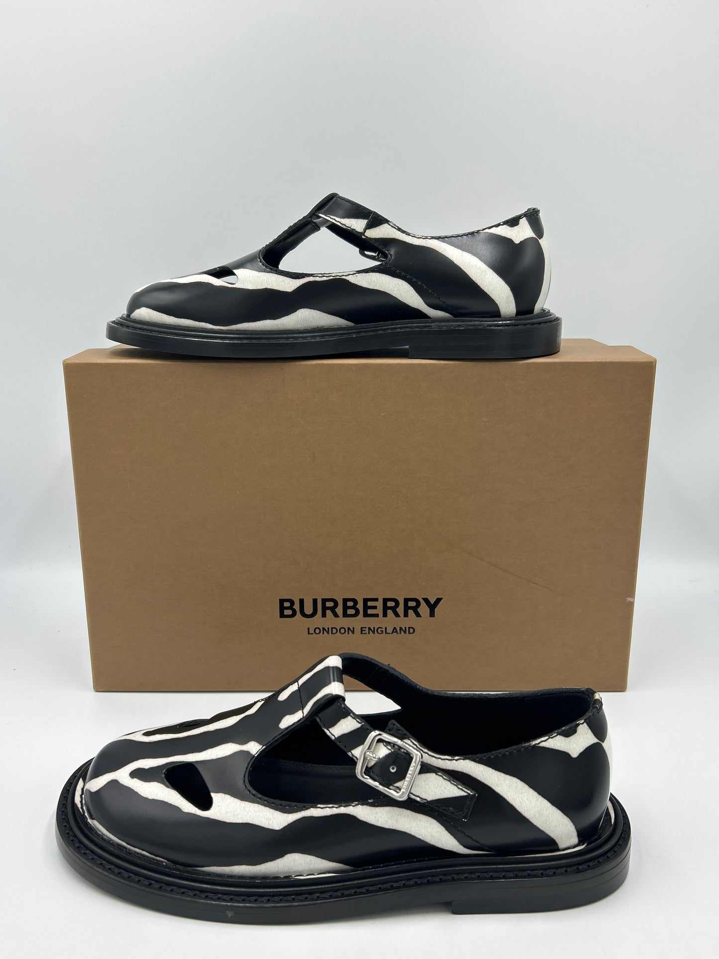 Like New! Burberry Zebra Print Hannie Shoes Size: 6