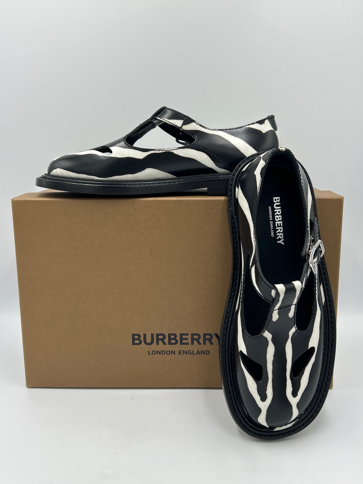 Like New! Burberry Zebra Print Hannie Shoes Size: 6