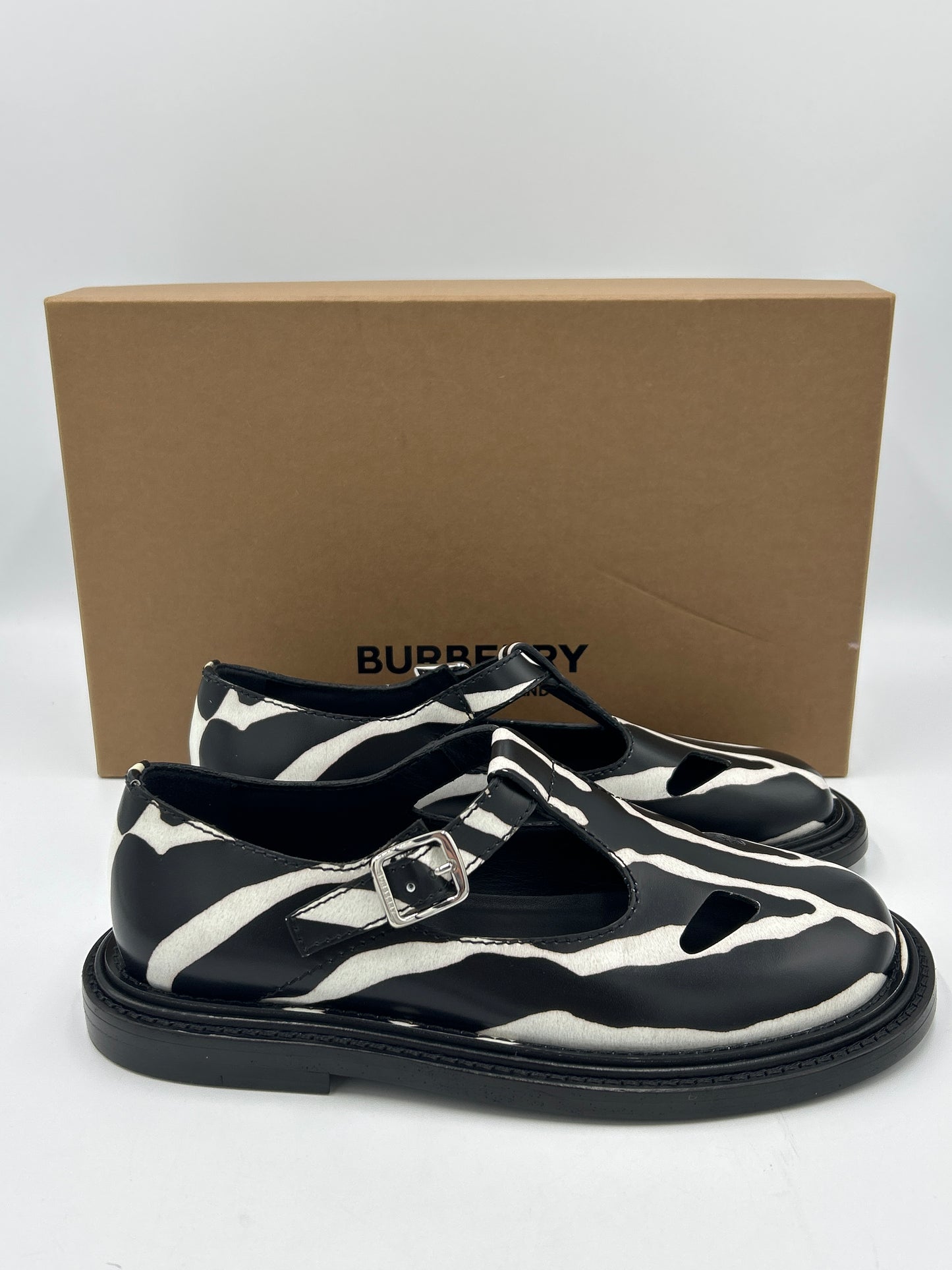 Like New! Burberry Zebra Print Hannie Shoes Size: 6