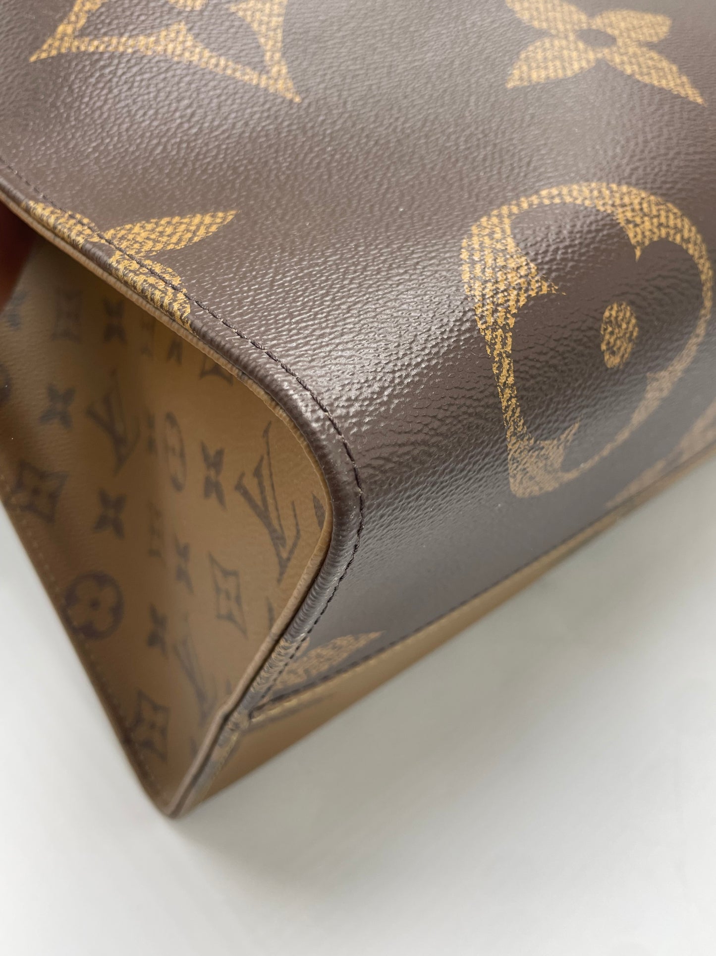Louis Vuitton On The Go GM Luxury Handbag