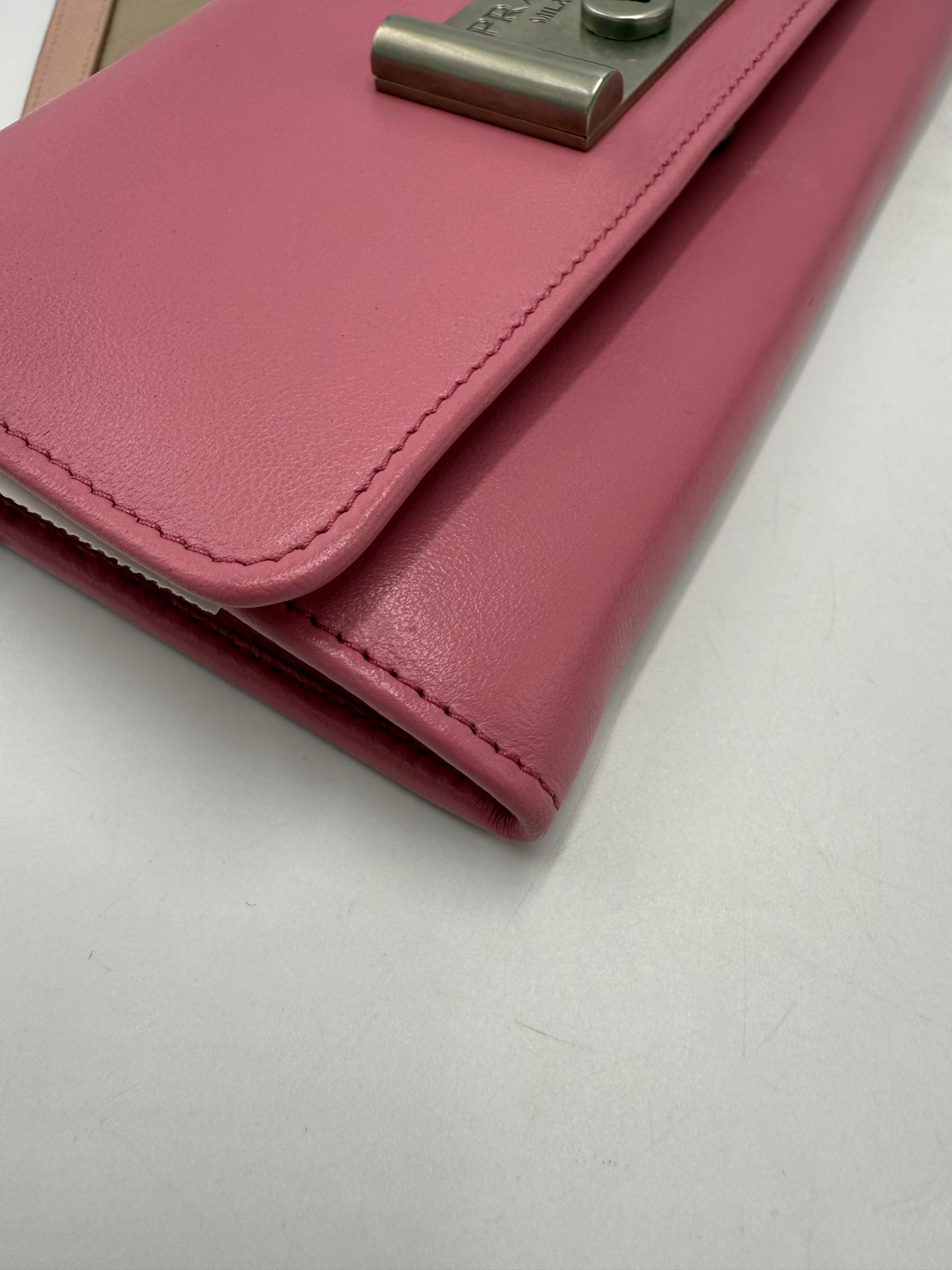 Prada Luxury Wallet With Card Case