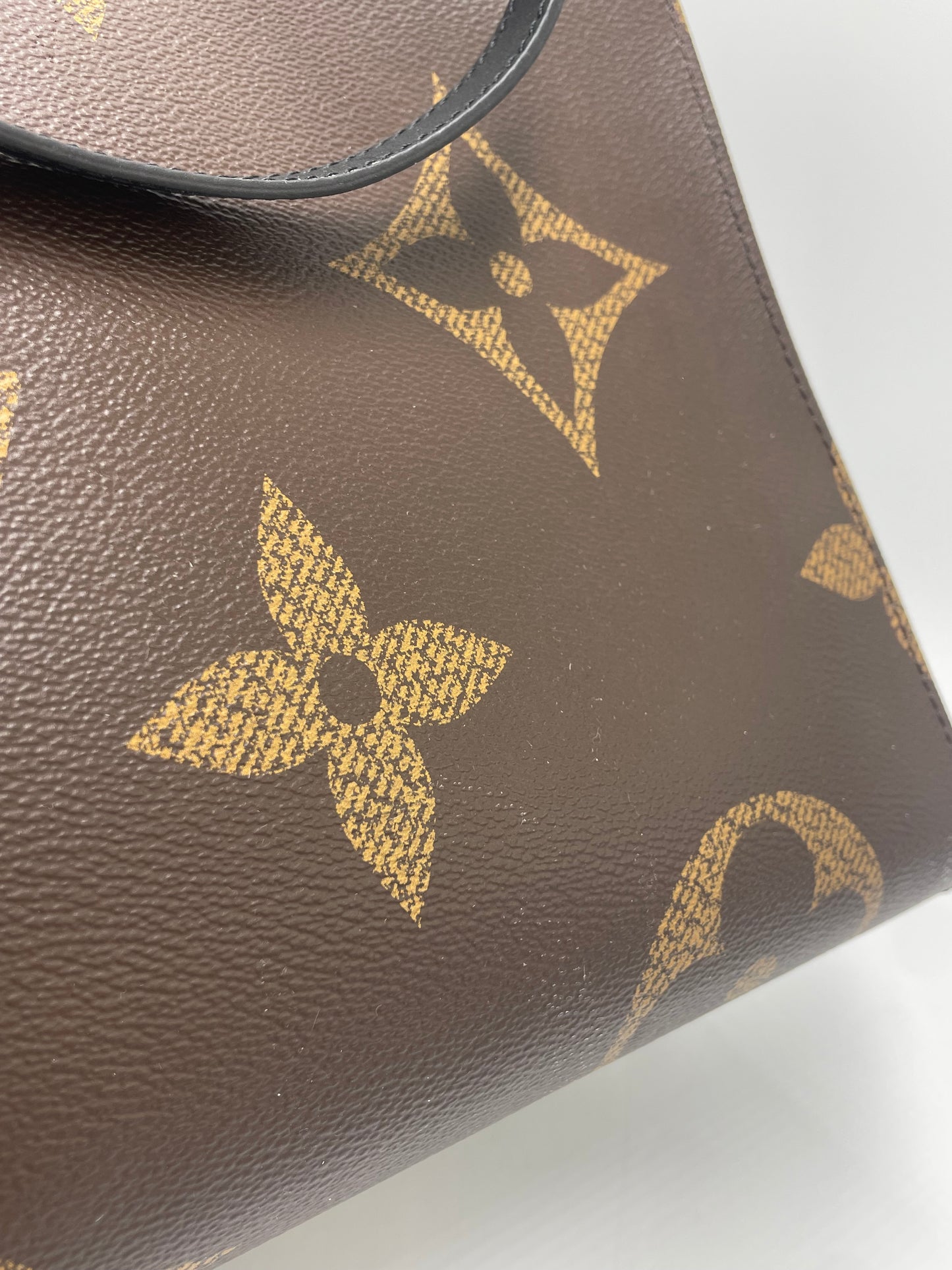 Louis Vuitton On The Go GM Luxury Handbag