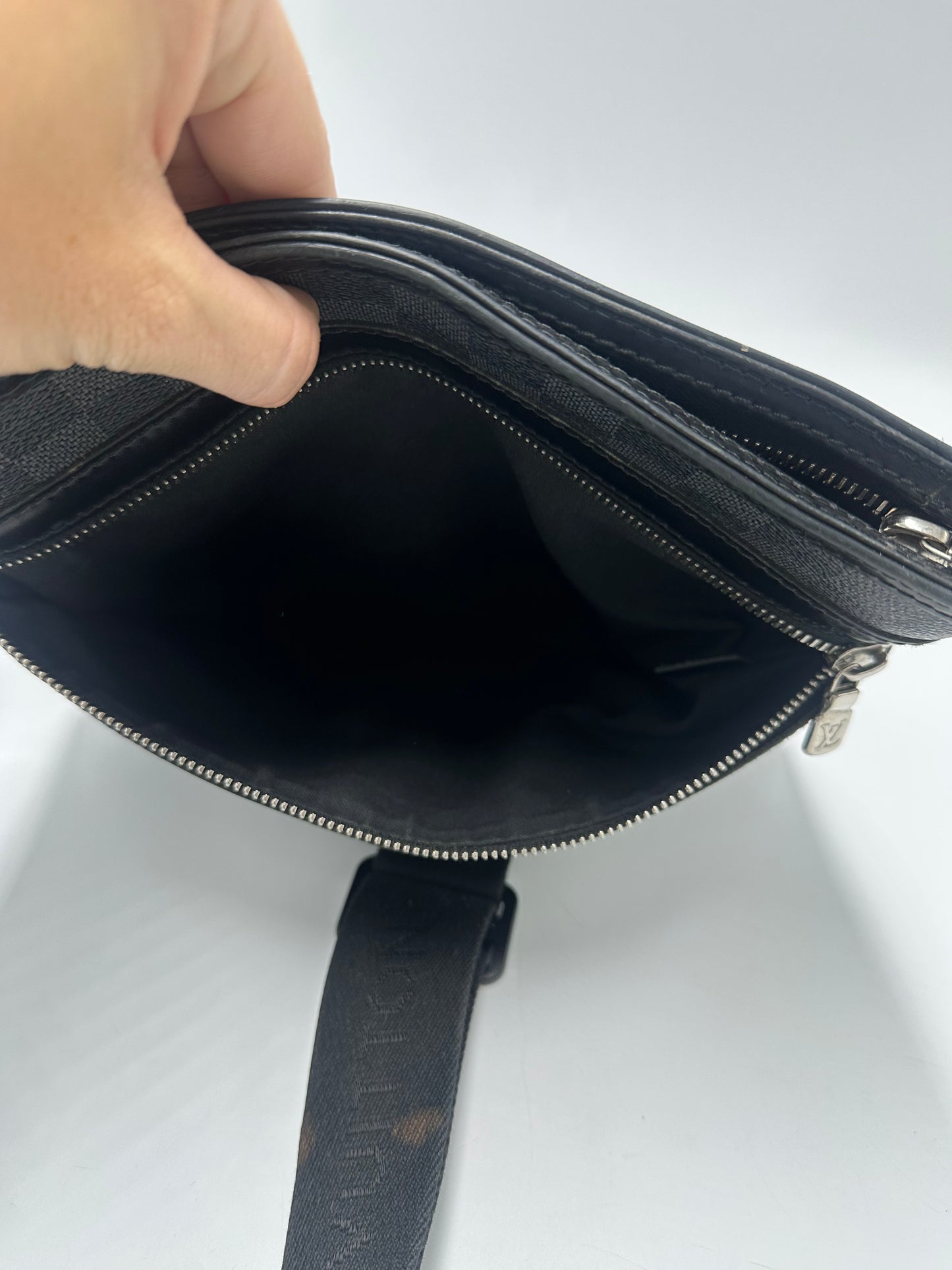 Louis Vuitton Thomas Messenger Luxury Handbag