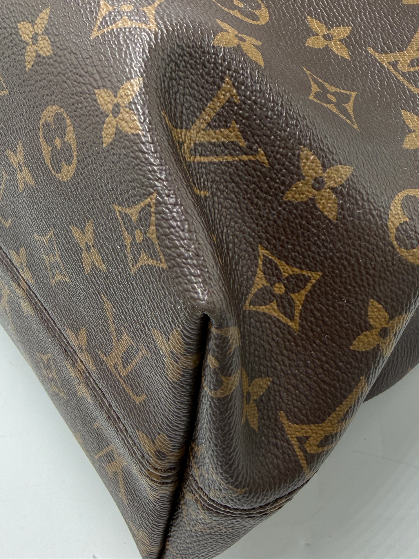 Louis Vuitton Graceful Pivione MM Luxury Handbag