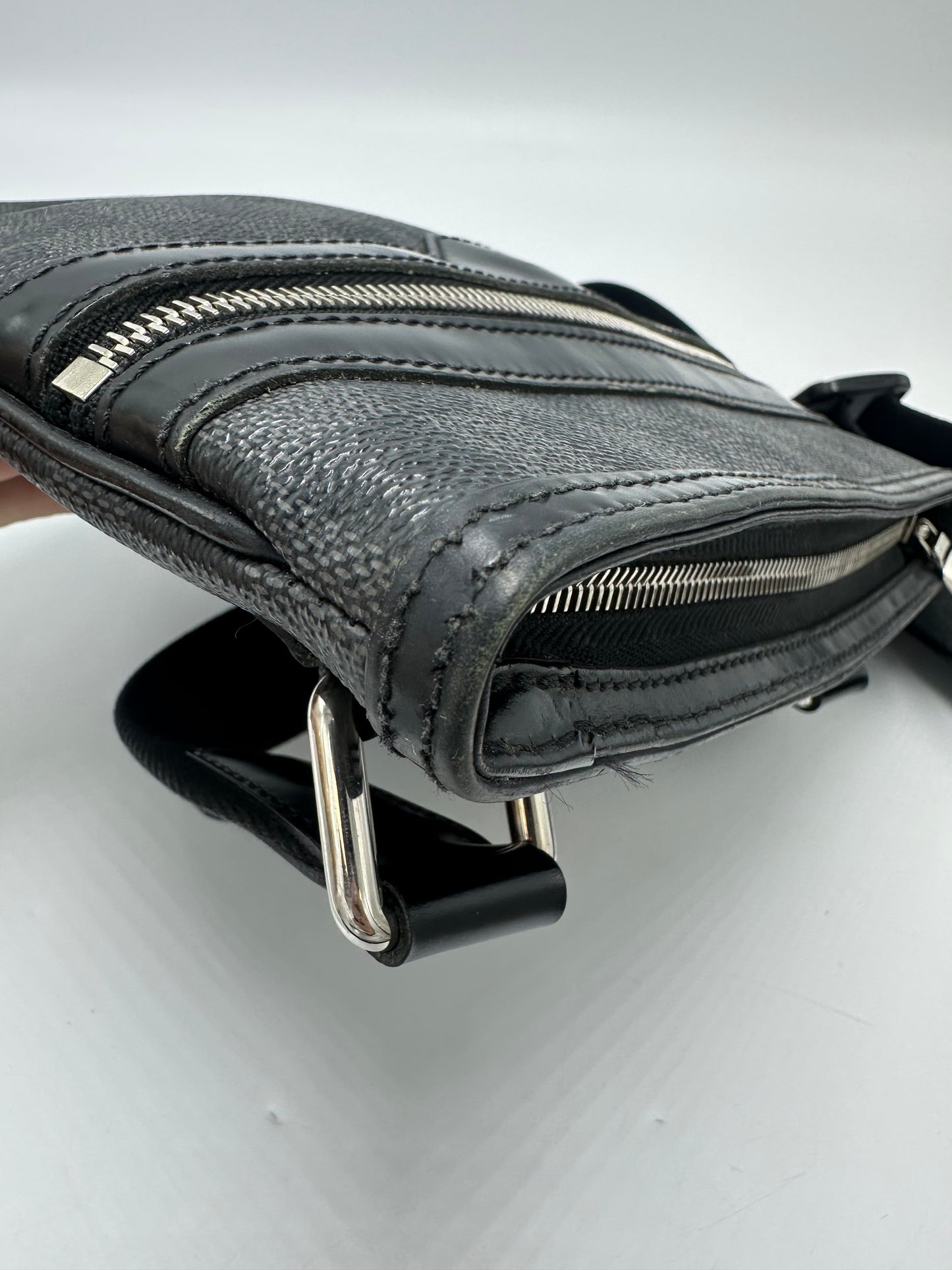 Louis Vuitton Thomas Messenger Luxury Handbag