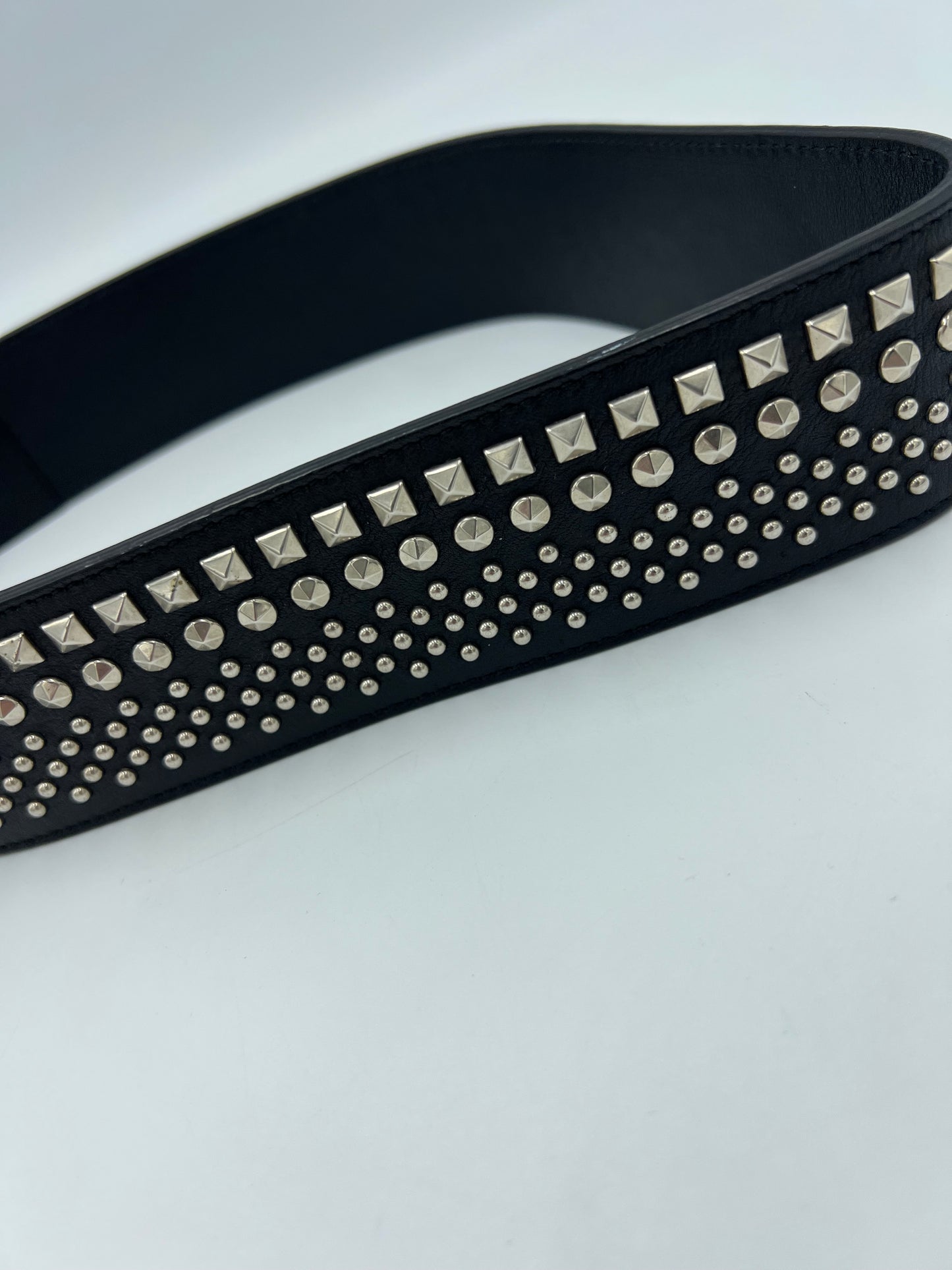 Like New! Gucci Moon Calfskin Studded Designer Belt, Size: Small (75 30)