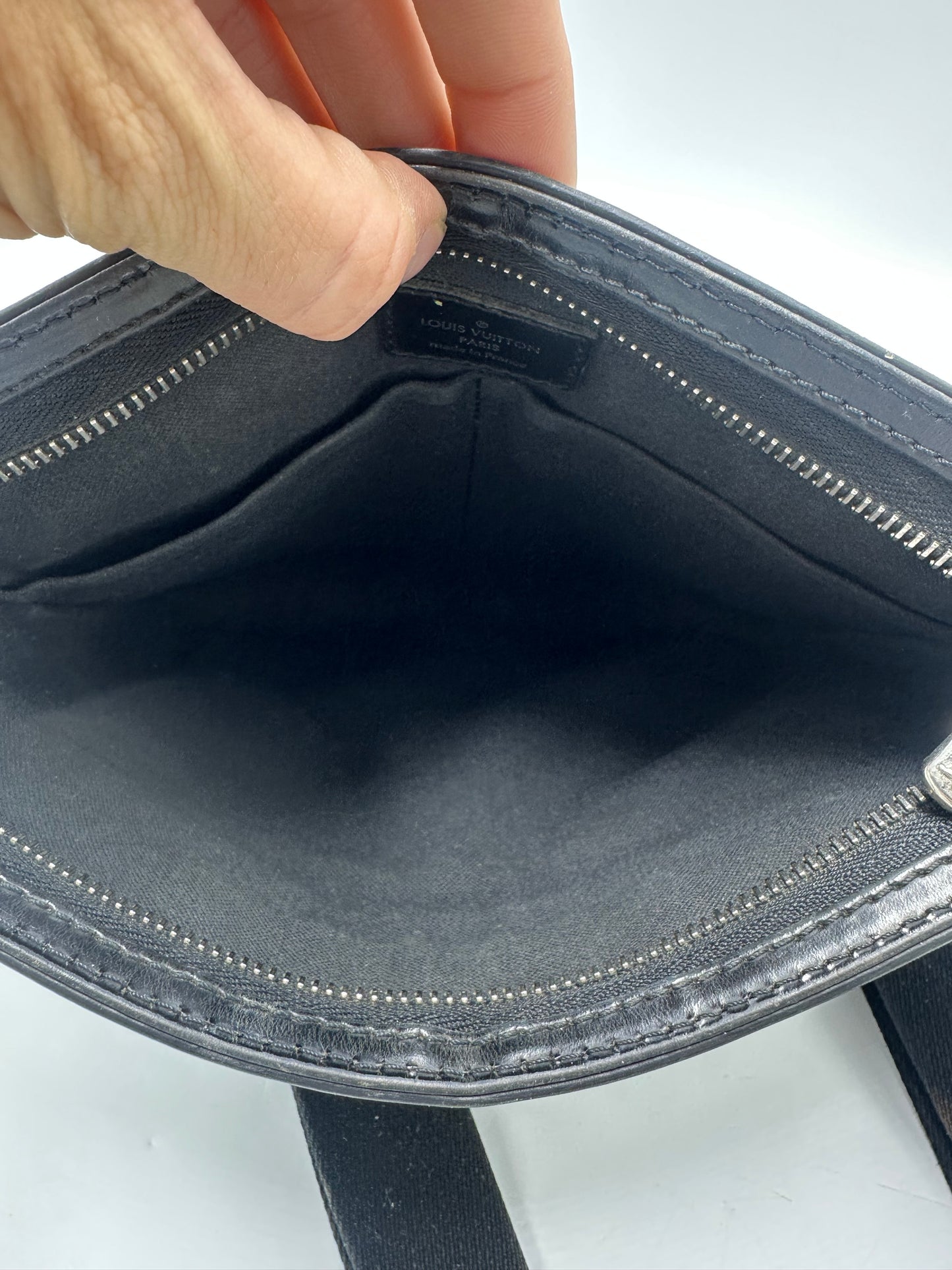 Louis Vuitton Thomas Messenger Luxury Handbag