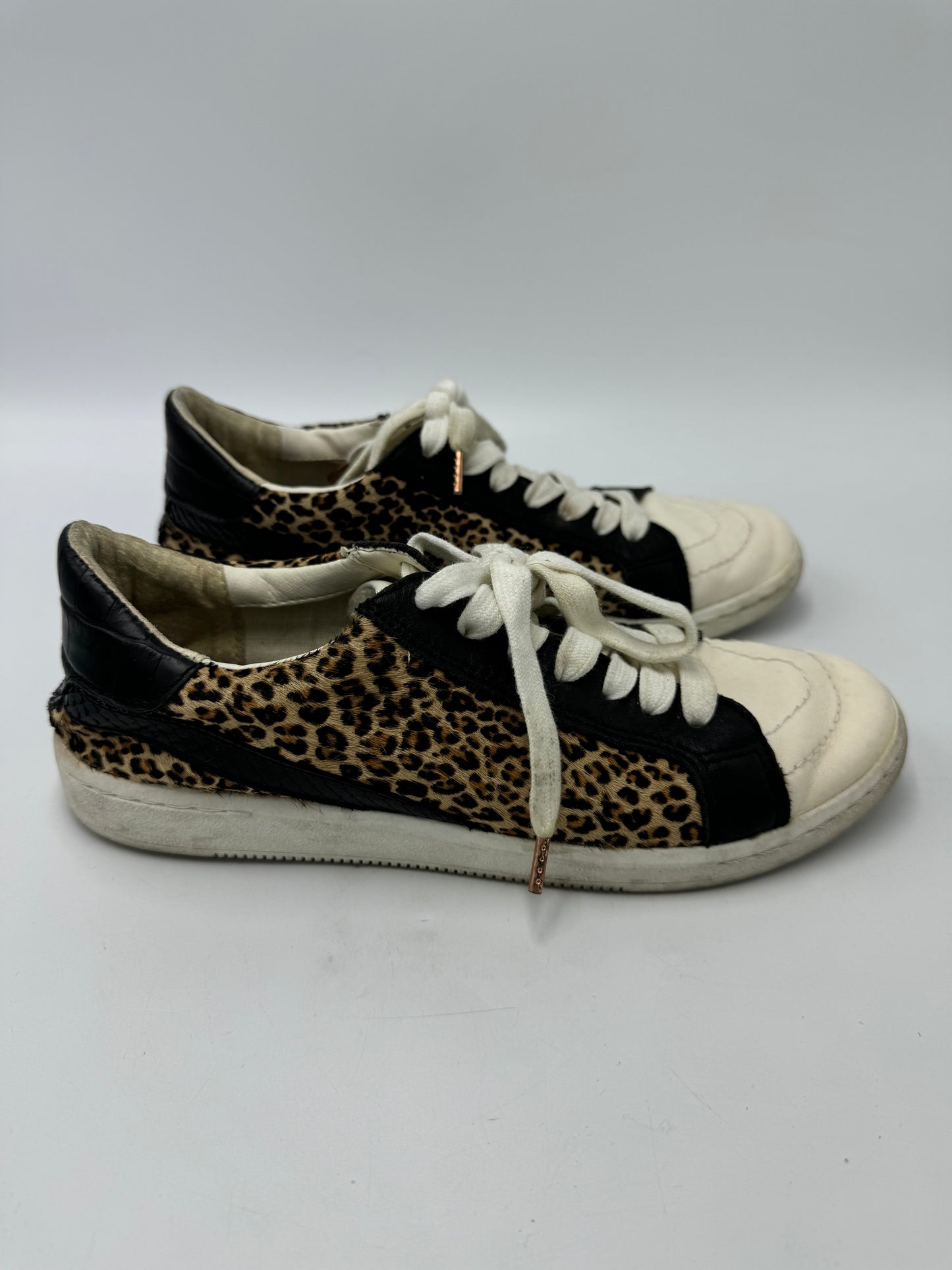 Shoes Sneakers By Dolce Vita In Animal Print, Size: 7.5