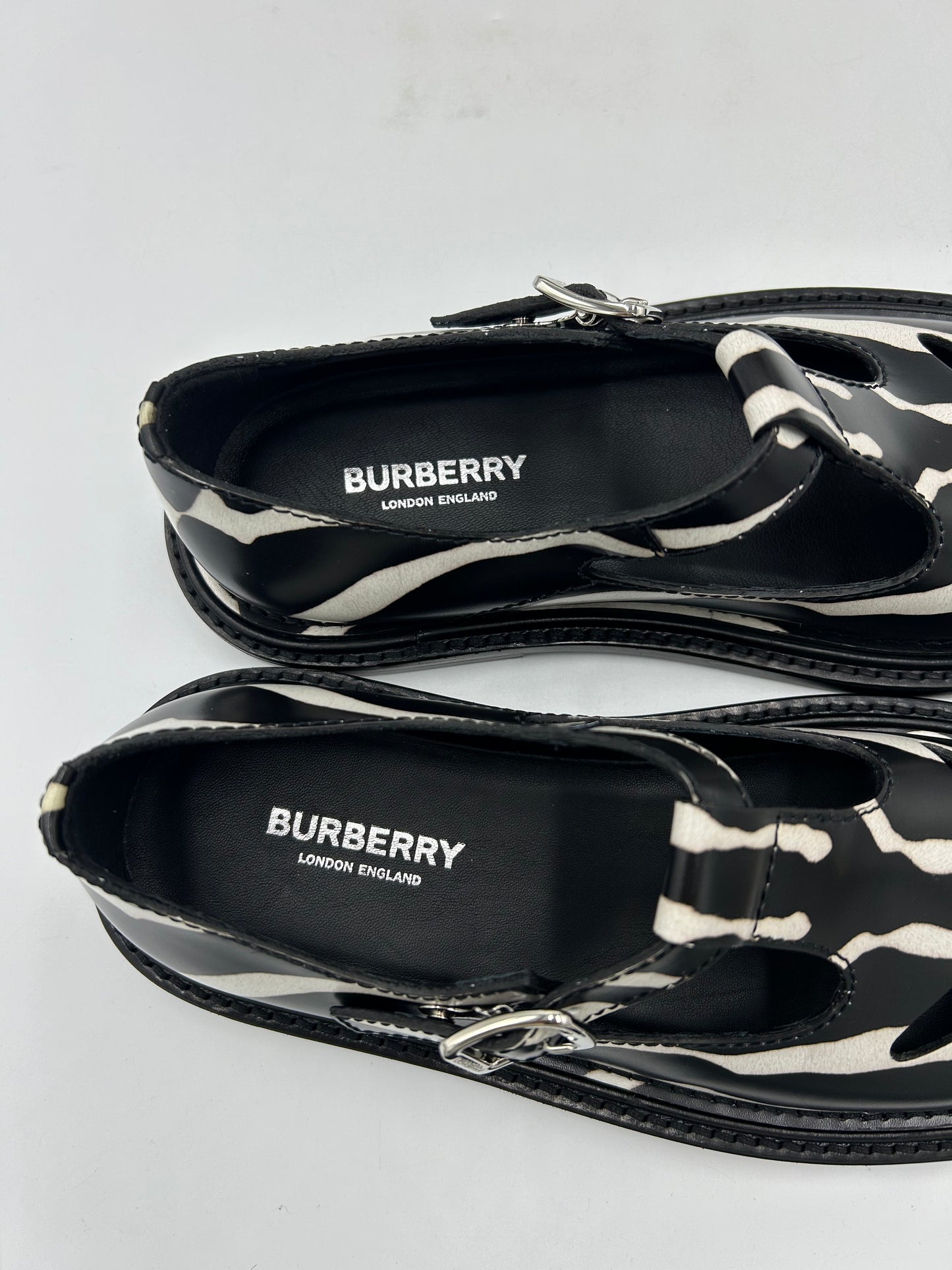 Like New! Burberry Zebra Print Hannie Shoes Size: 6