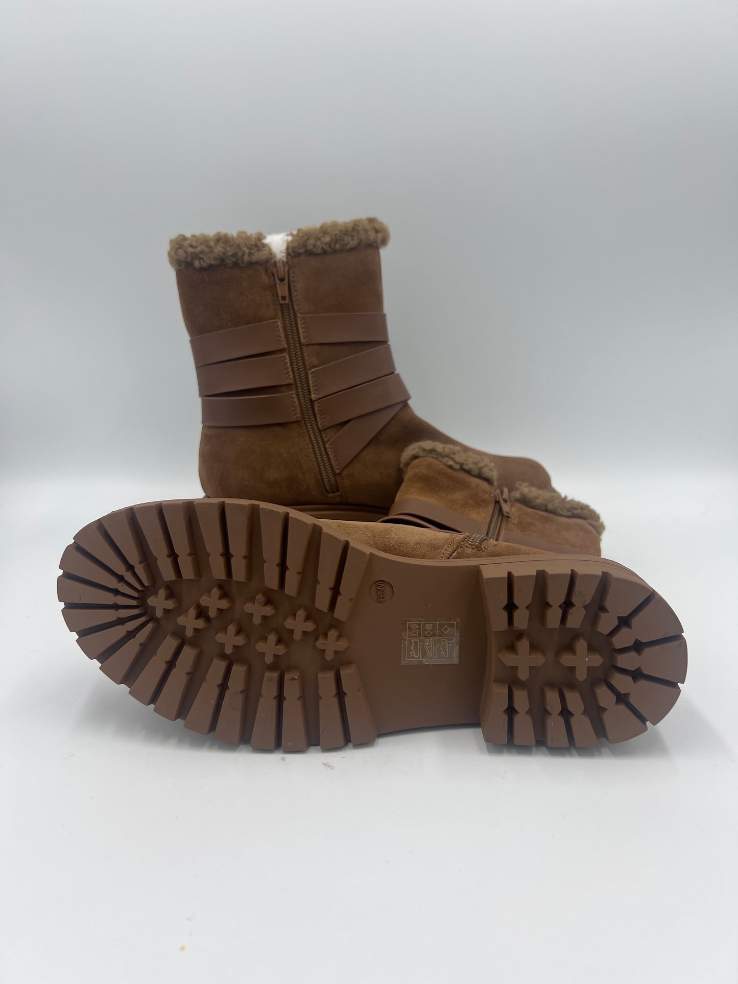 Boots Ankle Flats By Laurie Felt Size: 6.5