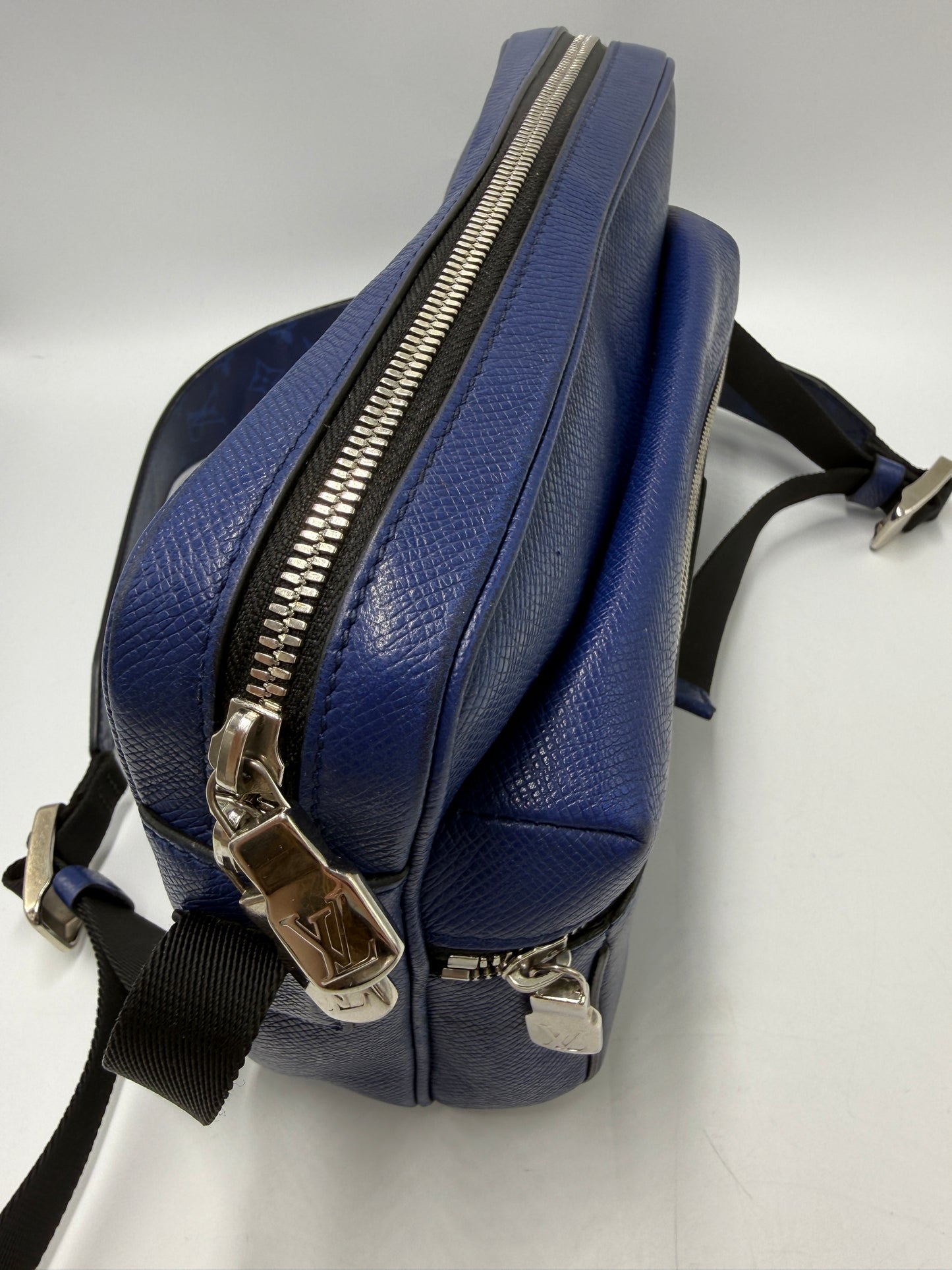 Louis Vuitton Outdoor Messenger Taigara Luxury Handbag
