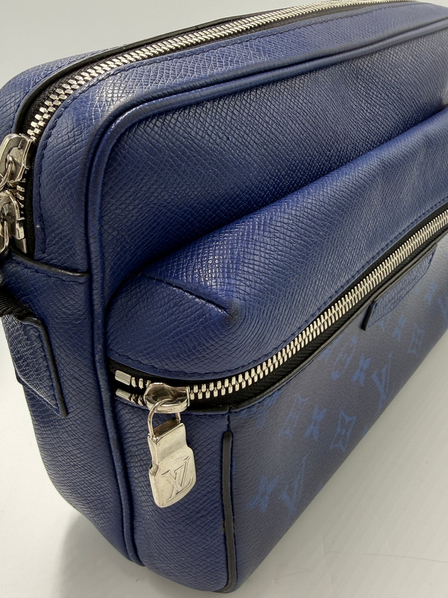 Louis Vuitton Outdoor Messenger Taigara Luxury Handbag
