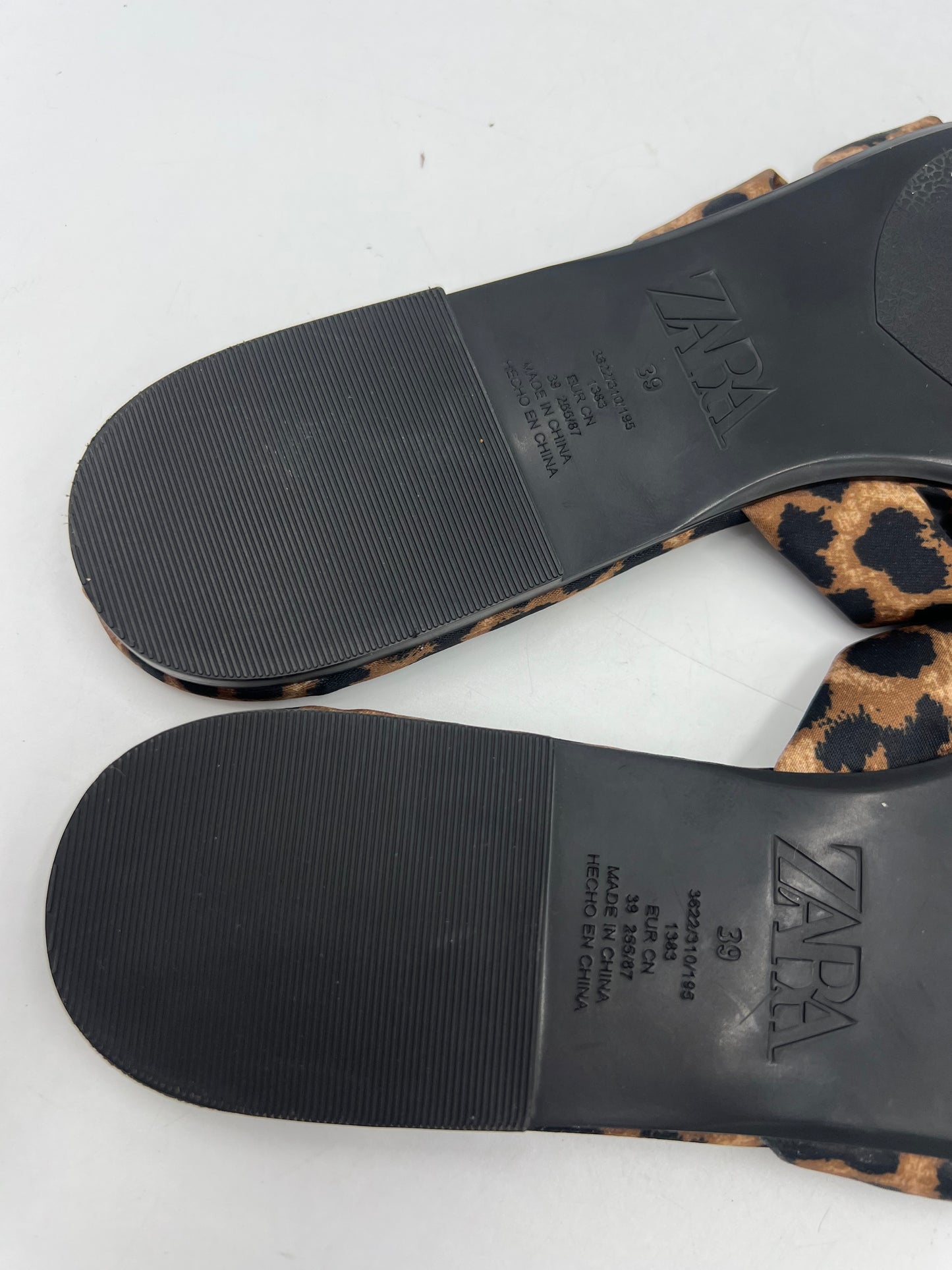 Sandals Flats By Zara In Animal Print, Size: 9