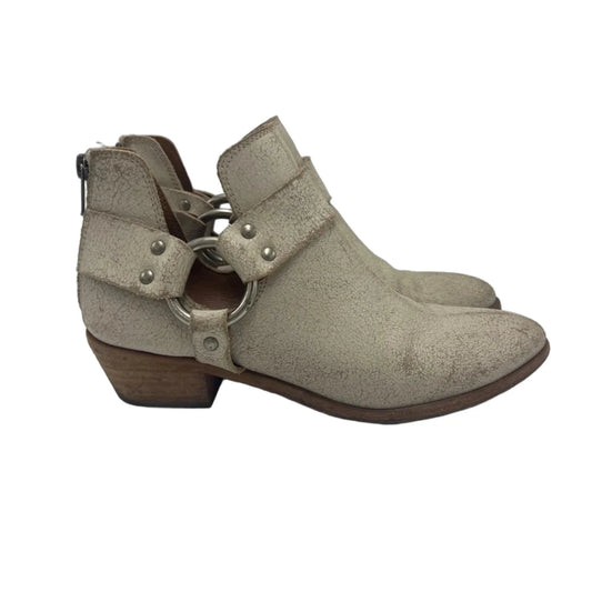 Shoes Designer By Frye In White, Size: 8