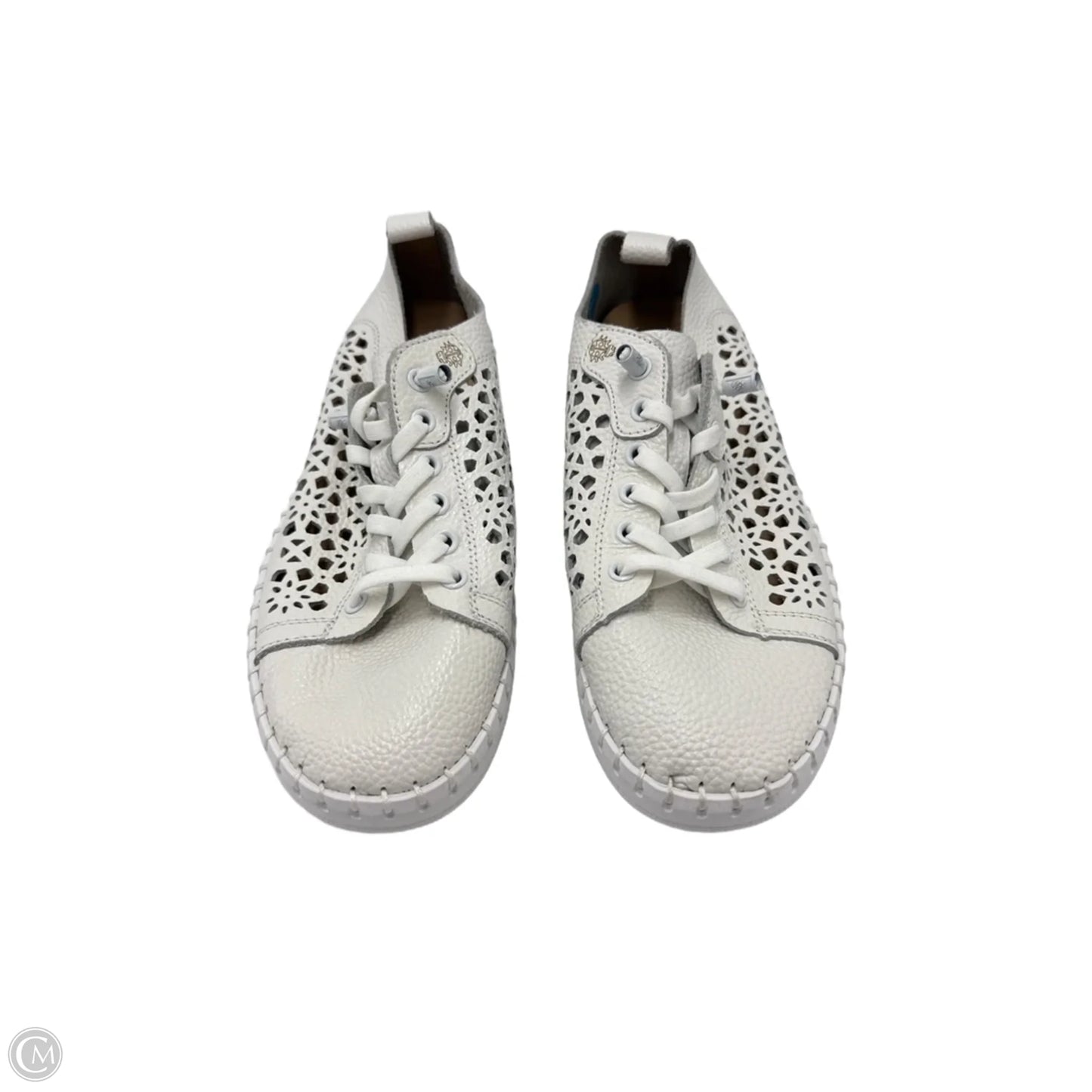Shoes Sneakers By Yokona In White, Size: 7.5