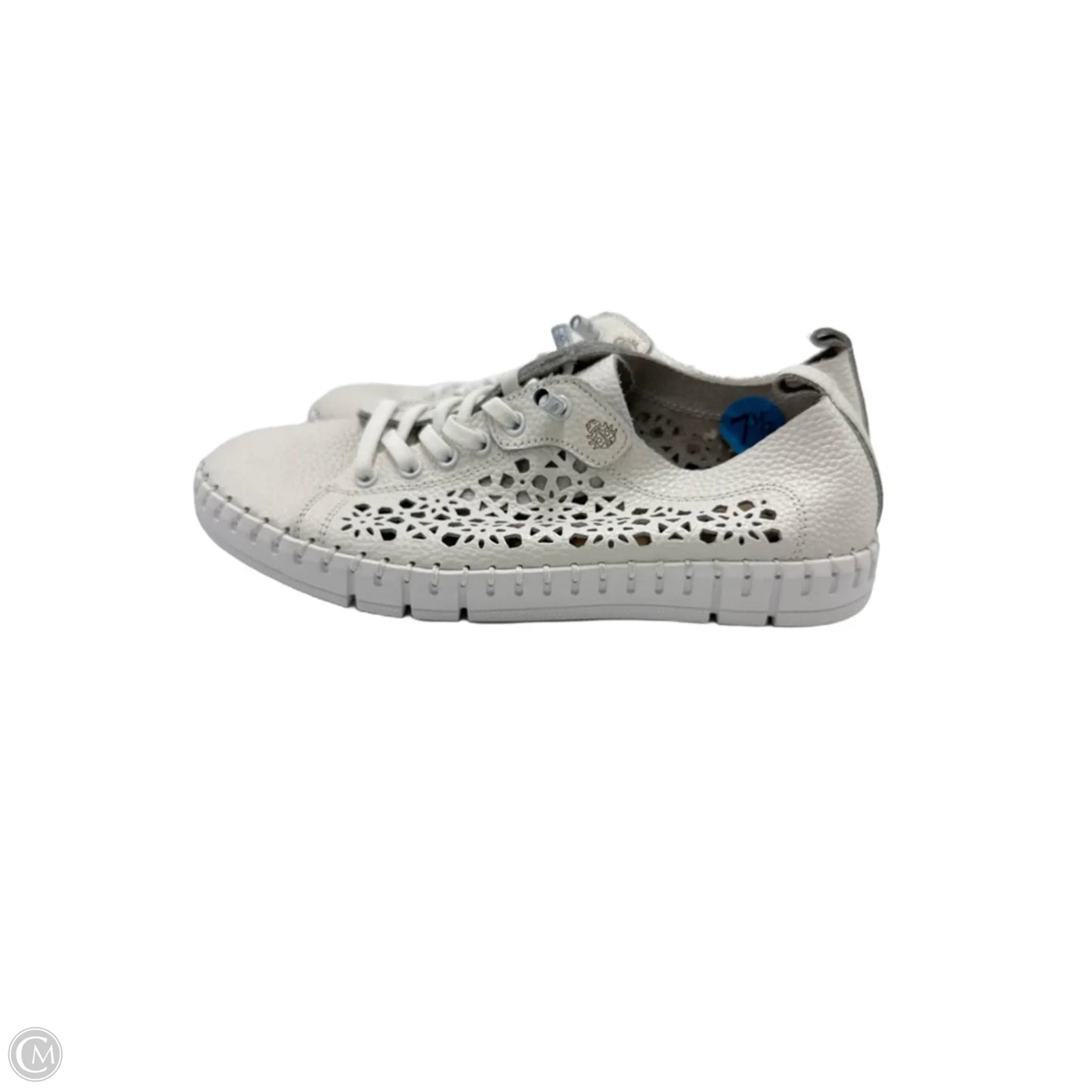 Shoes Sneakers By Yokona In White, Size: 7.5
