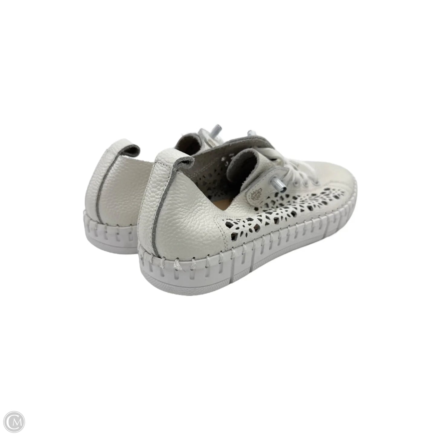 Shoes Sneakers By Yokona In White, Size: 7.5