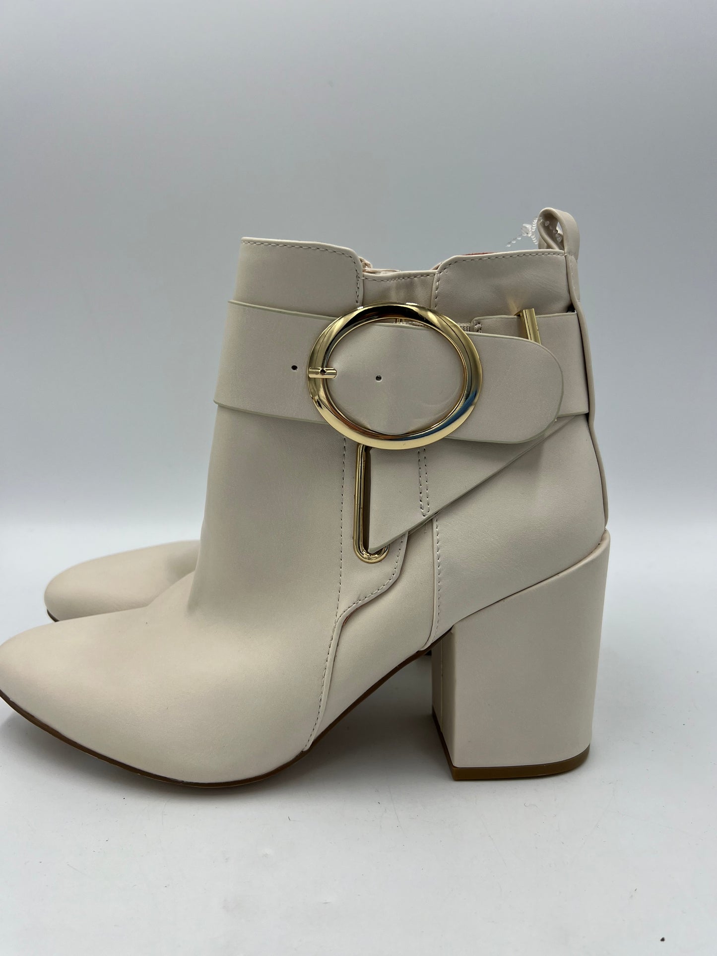 Boots Ankle Heels By Shoedazzle In White, Size: 7.5