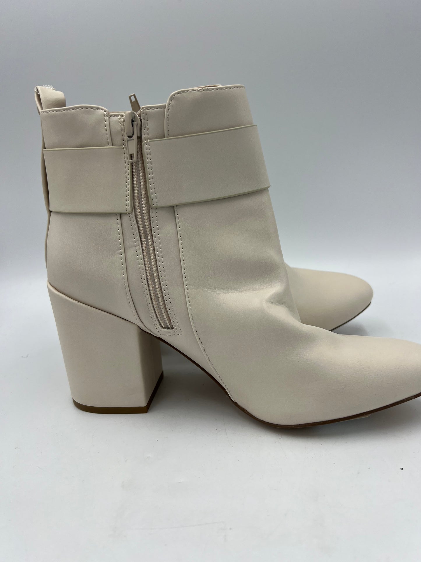 Boots Ankle Heels By Shoedazzle In White, Size: 7.5