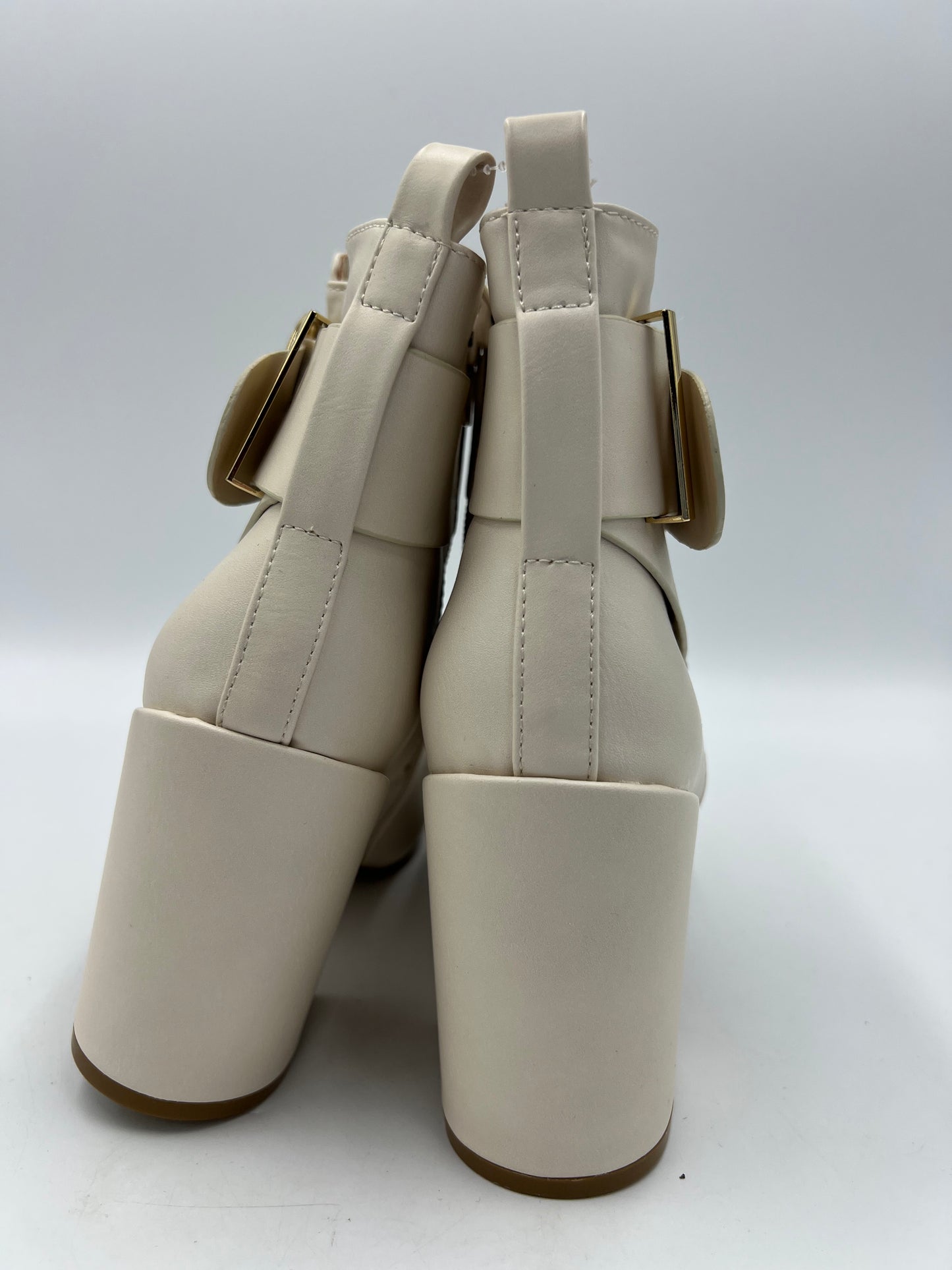 Boots Ankle Heels By Shoedazzle In White, Size: 7.5