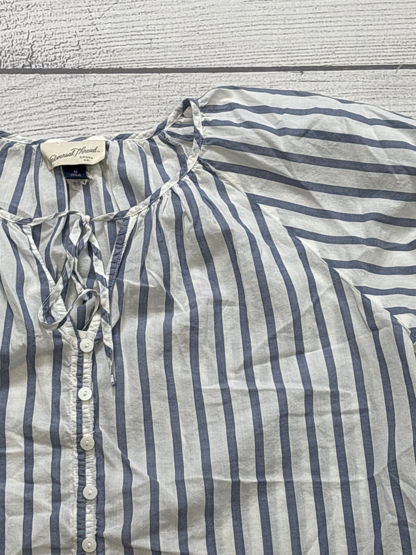 Top Short Sleeve By Universal Thread In Striped Pattern, Size: M