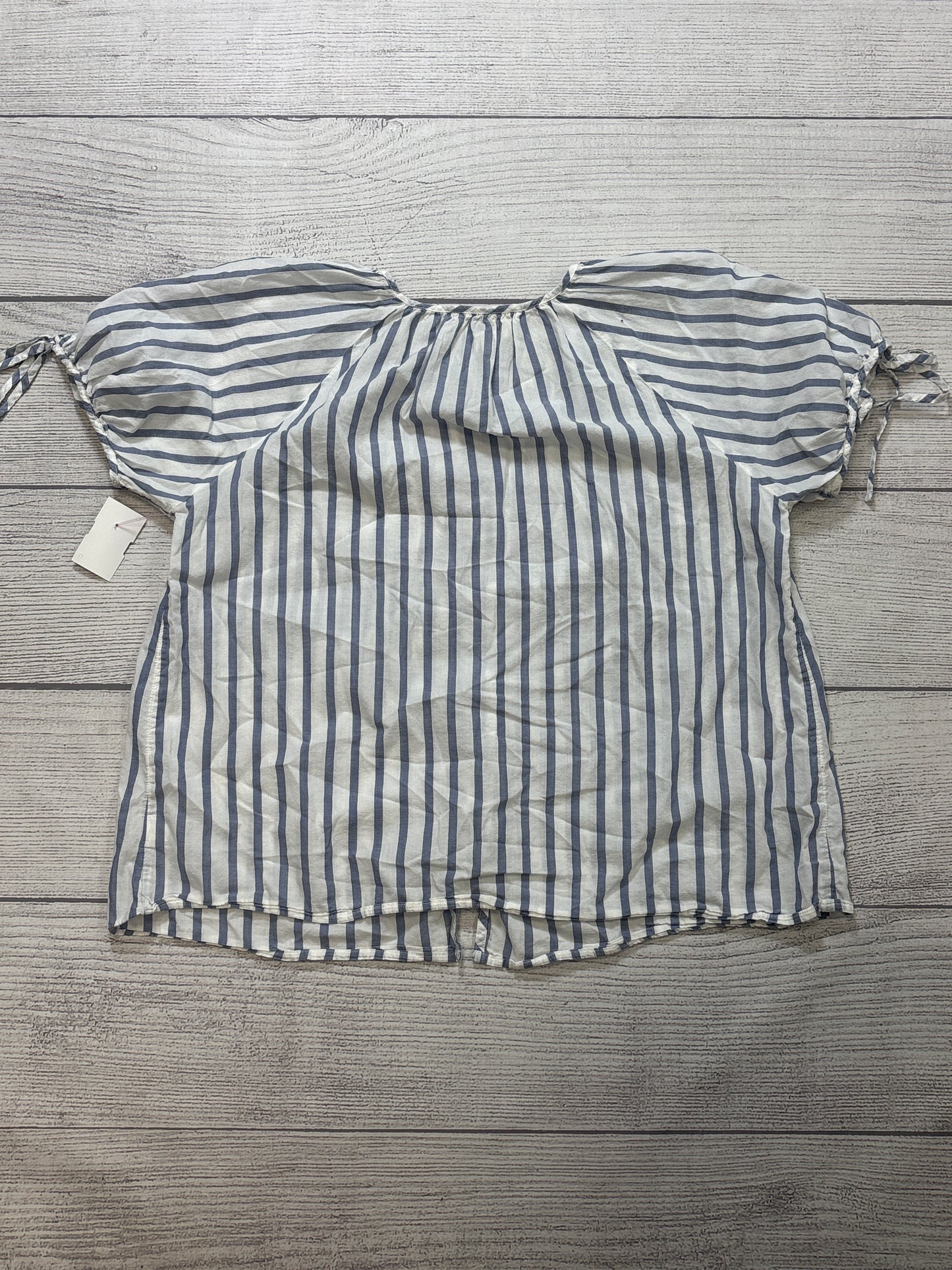 Top Short Sleeve By Universal Thread In Striped Pattern, Size: M