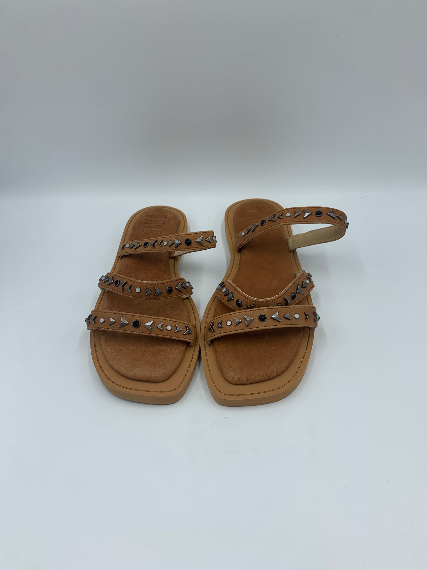 Brown Sandals Designer Frye, Size 9.5