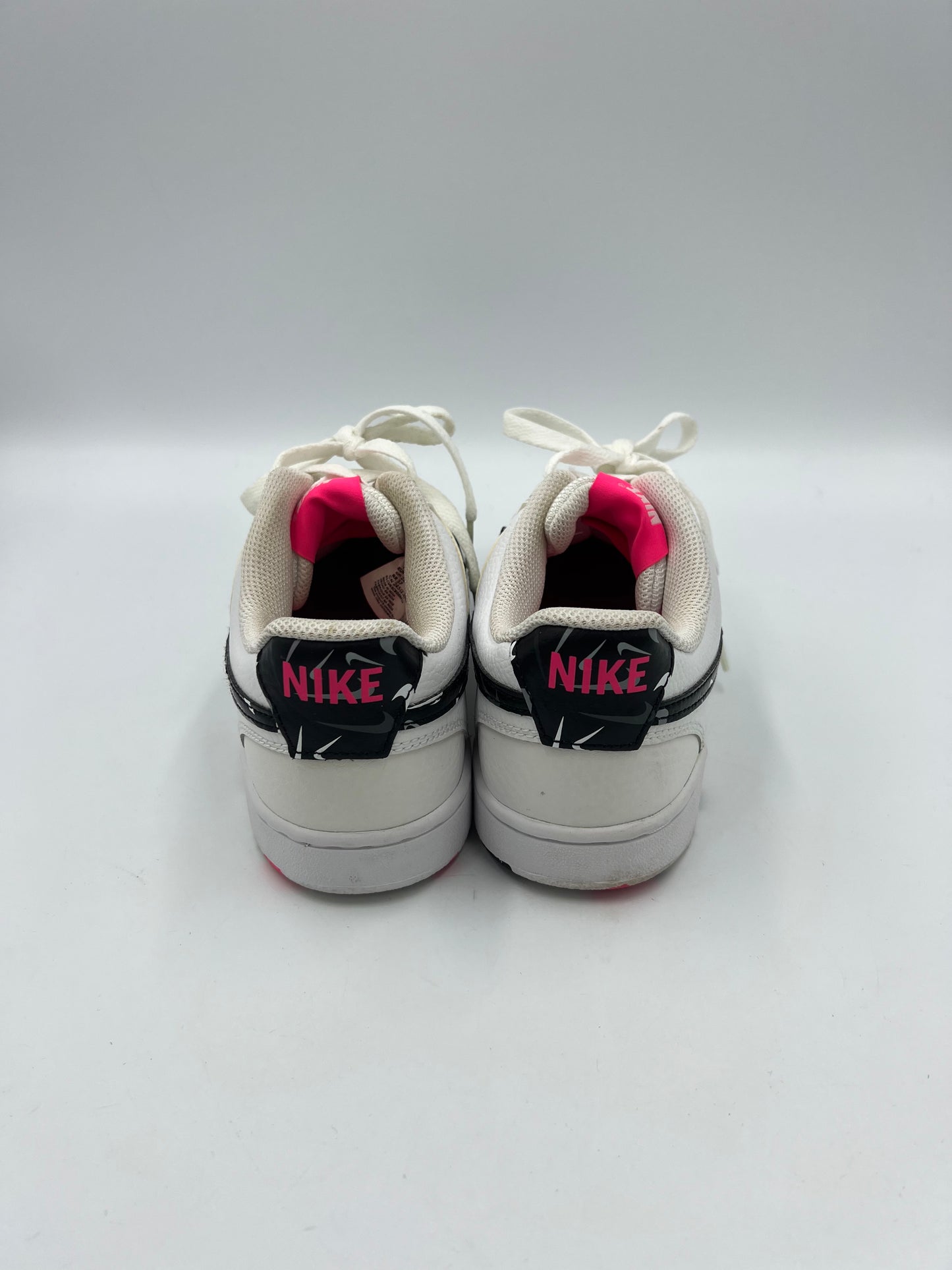 Shoes Athletic By Nike In White, Size: 7.5