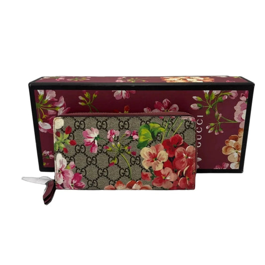 Like New! Gucci Bloom GG Supreme Luxury Wallet