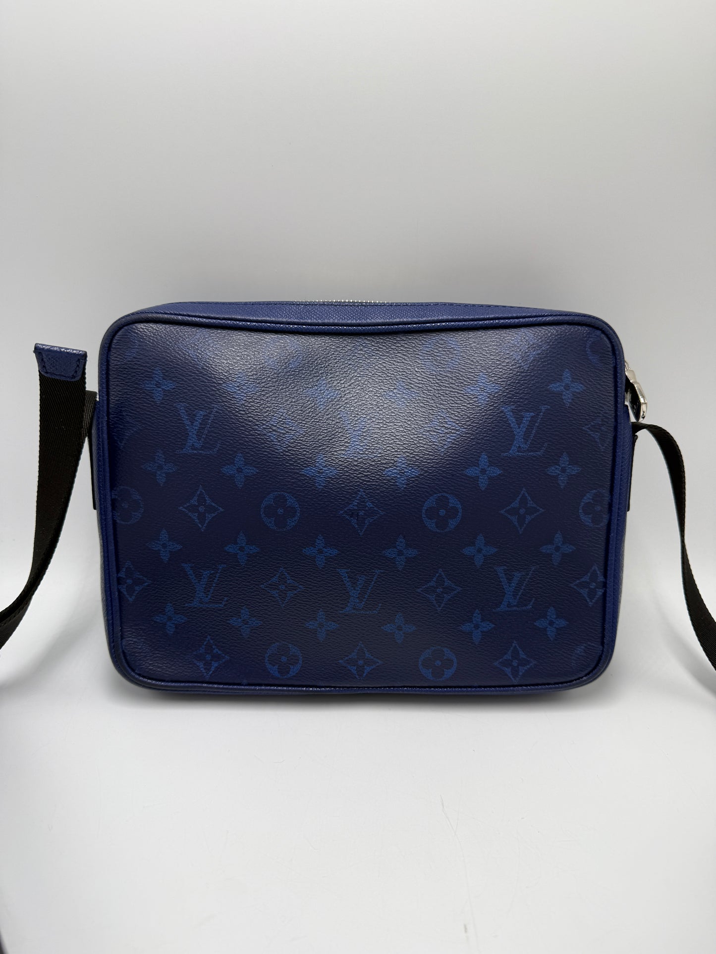 Louis Vuitton Outdoor Messenger Taigara Luxury Handbag