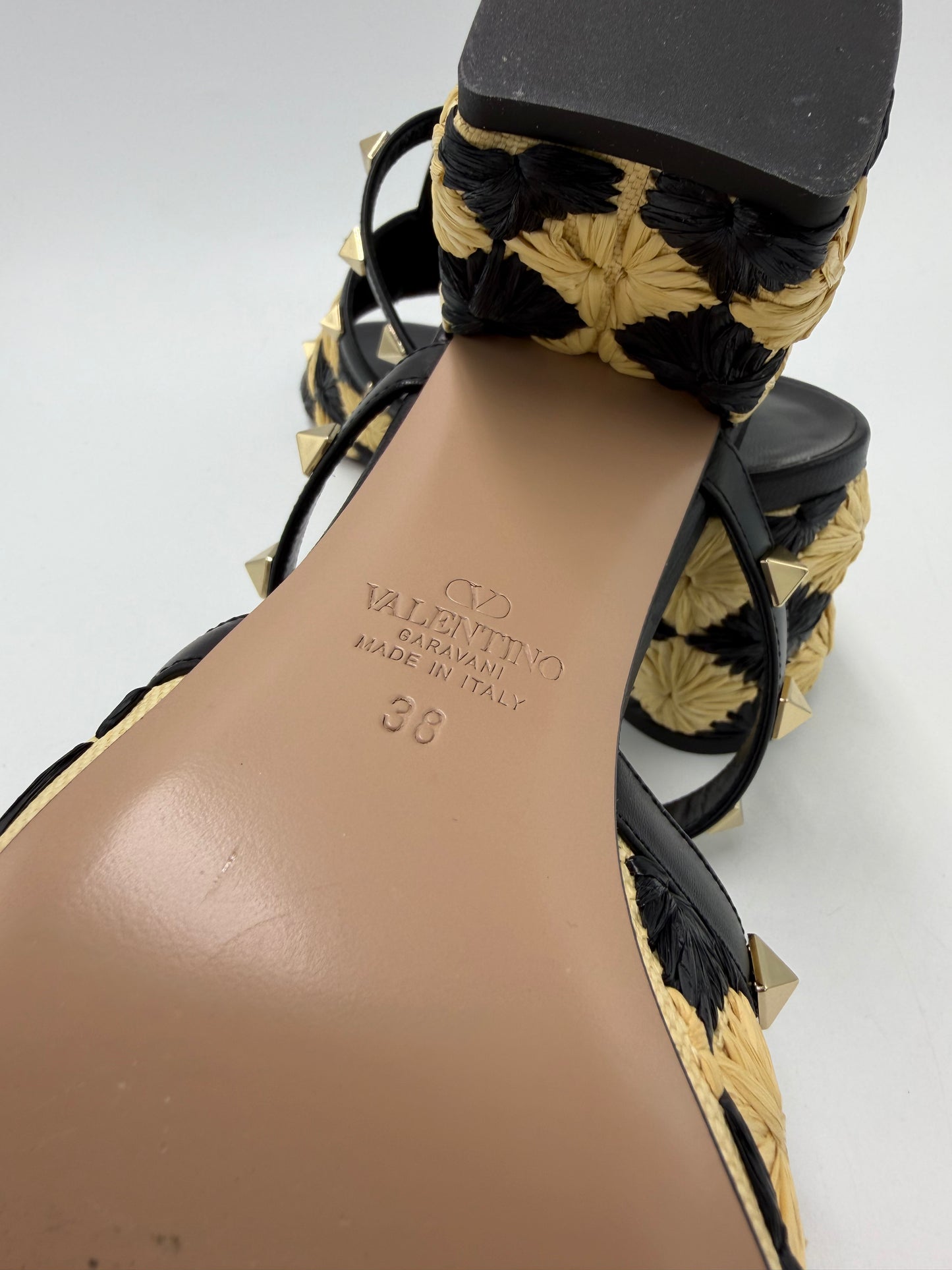 Valentino-Garavani Rockstud Raffia Luxury Heels , Size: 8 (38)
