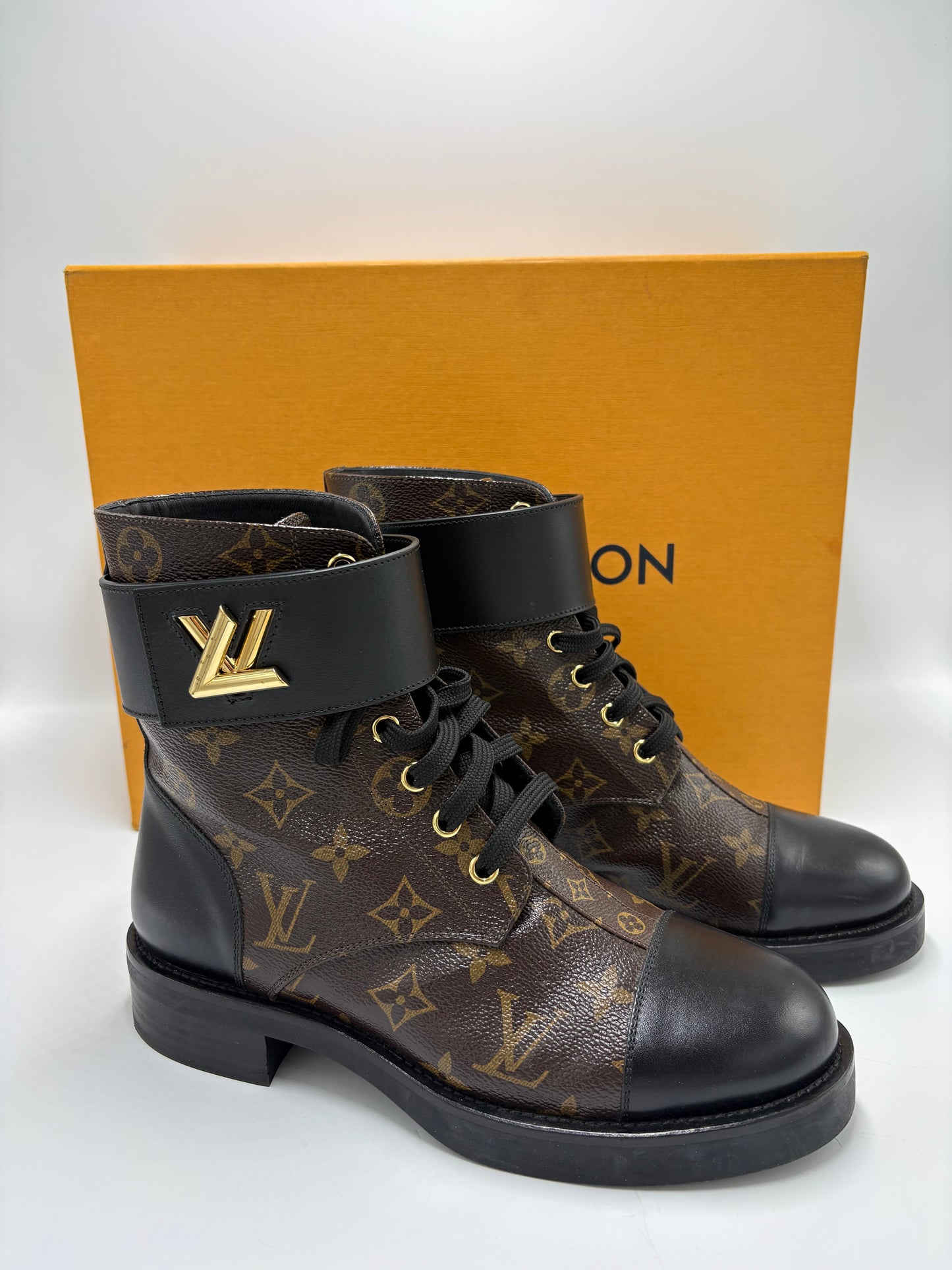 Louis Vuitton Wonderland Ranger Luxury Designer Boots, Size: 8