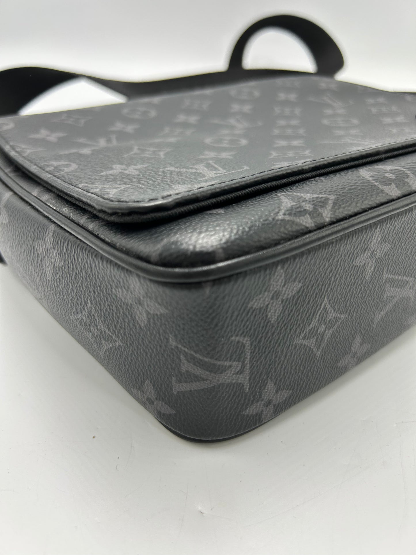 Louis Vuitton District PM Luxury Messenger Handbag
