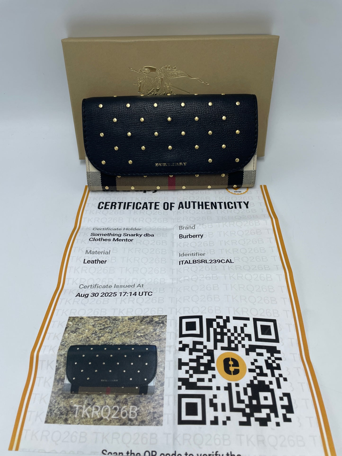 Burberry Derby Round Studs Luxury Wallet