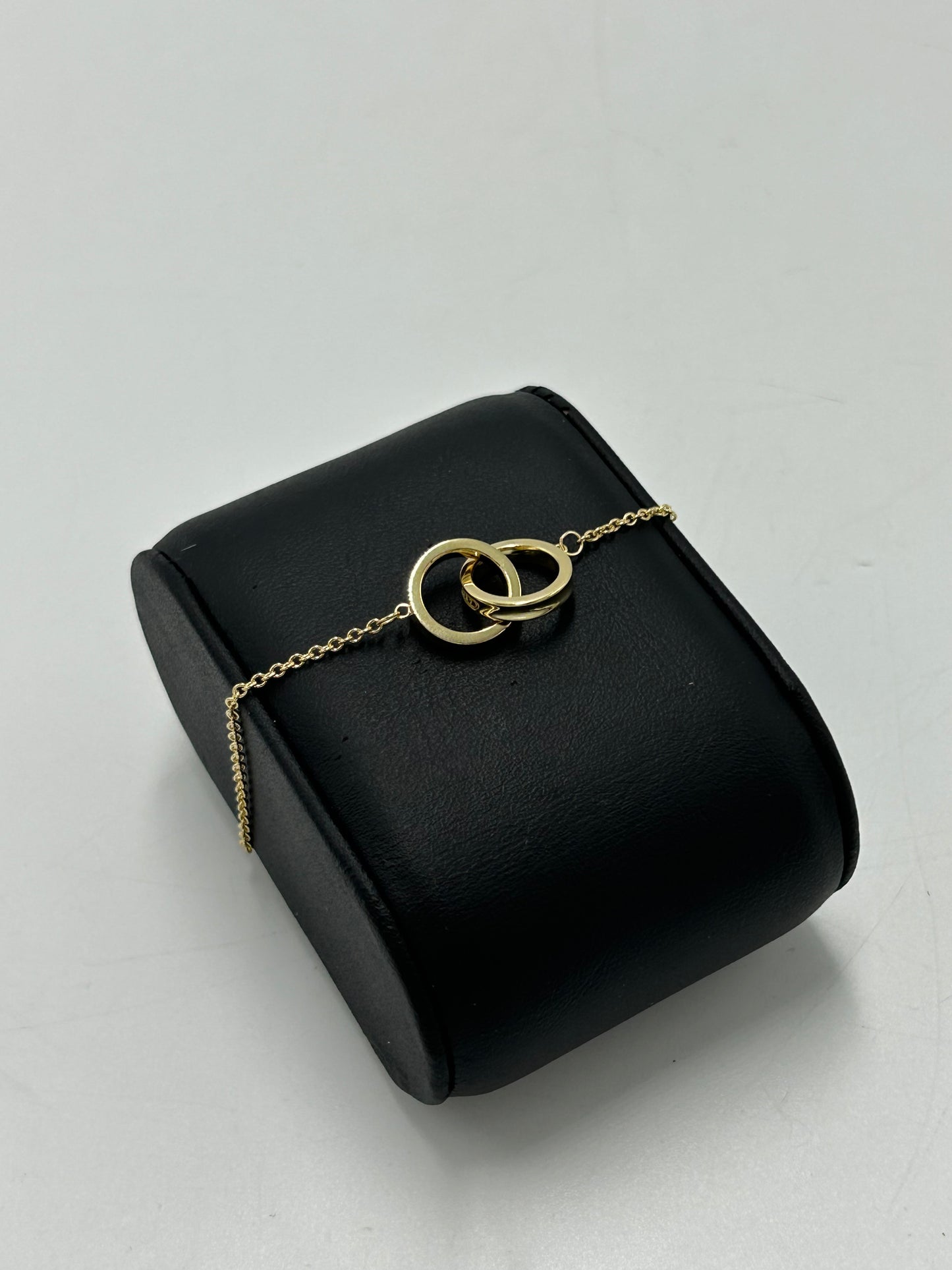 Tiffany & Company 18K Interlocking Circles Luxury Bracelet