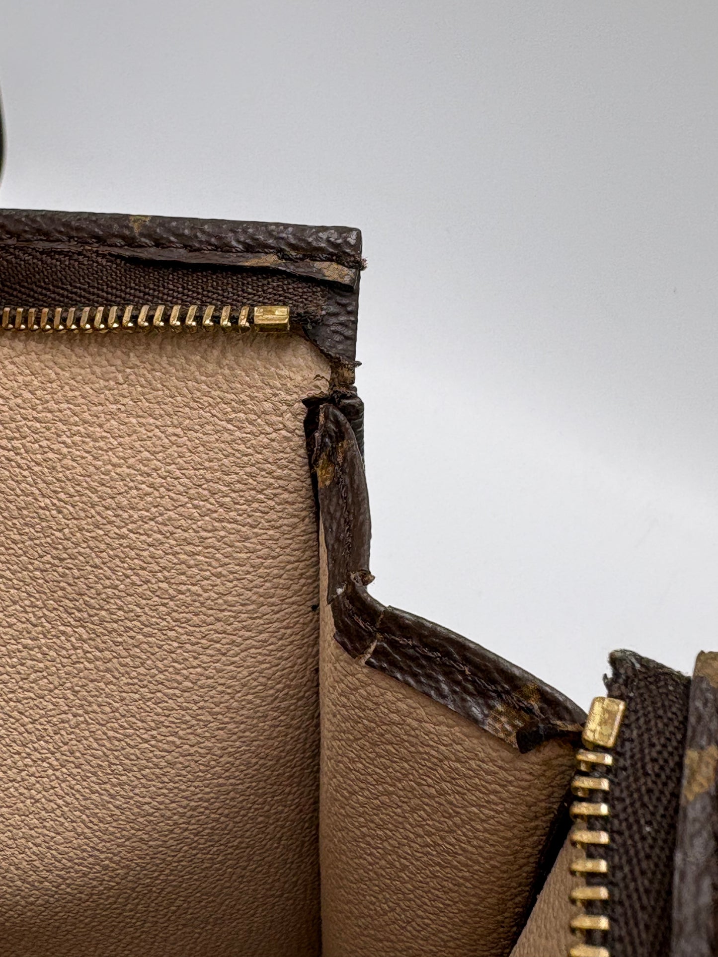 Louis Vuitton Monogram Toiletry Pouch 26 Luxury Makeup Bag