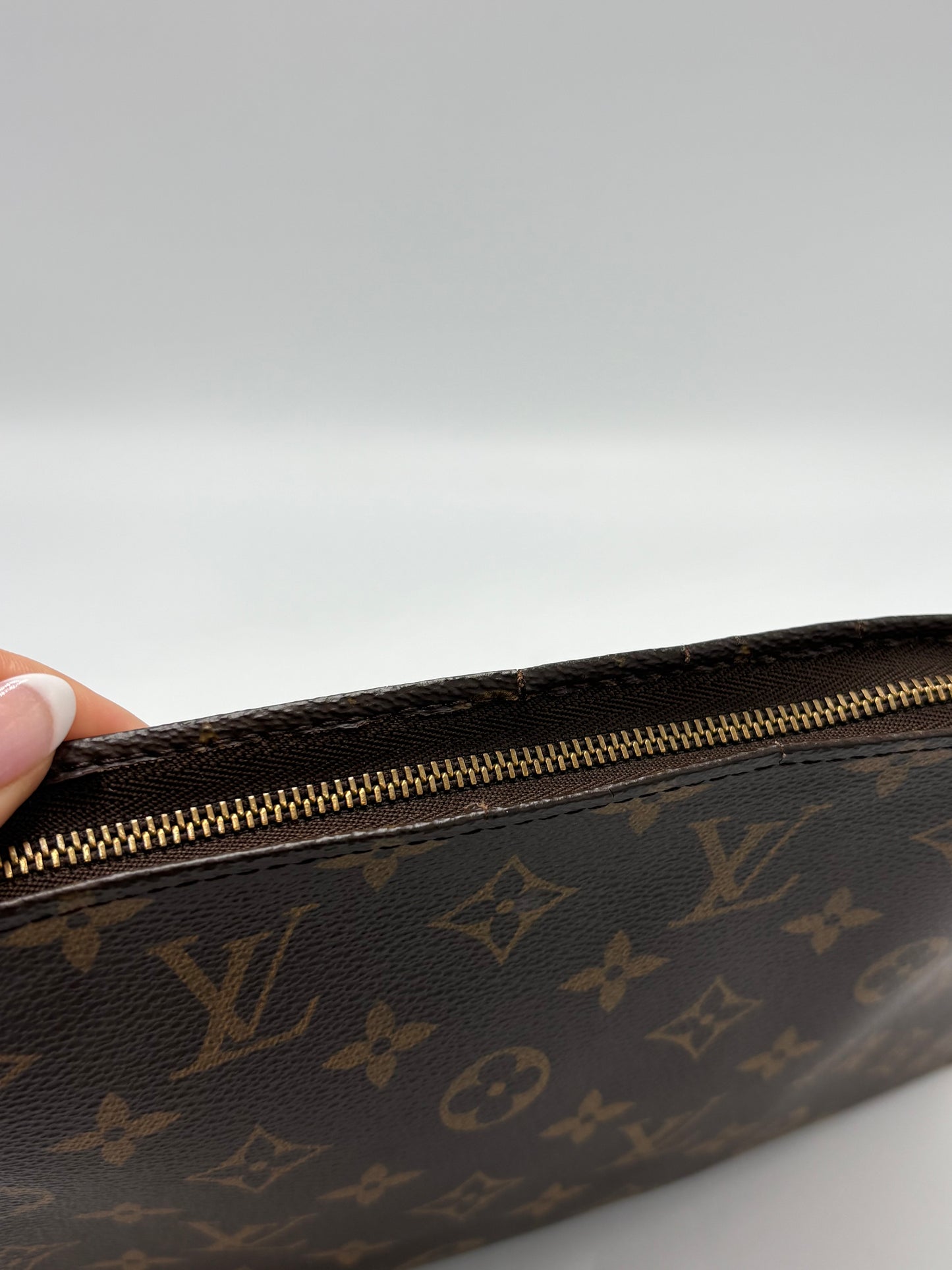 Louis Vuitton Monogram Toiletry Pouch 26 Luxury Makeup Bag