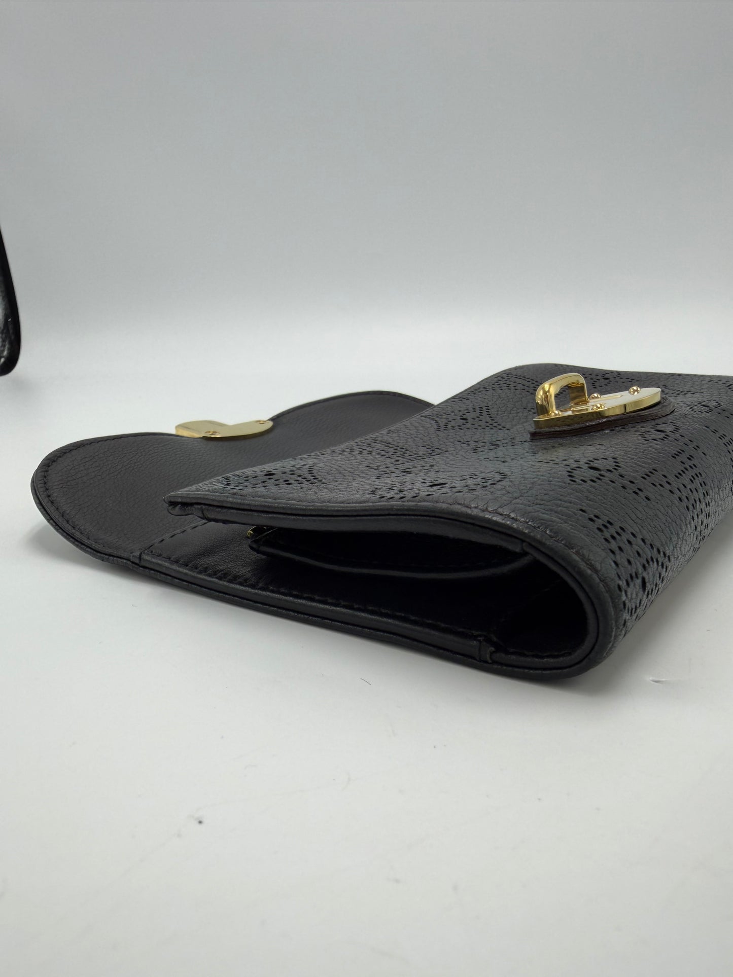 Wallet Luxury Designer By Louis Vuitton, Size: Medium