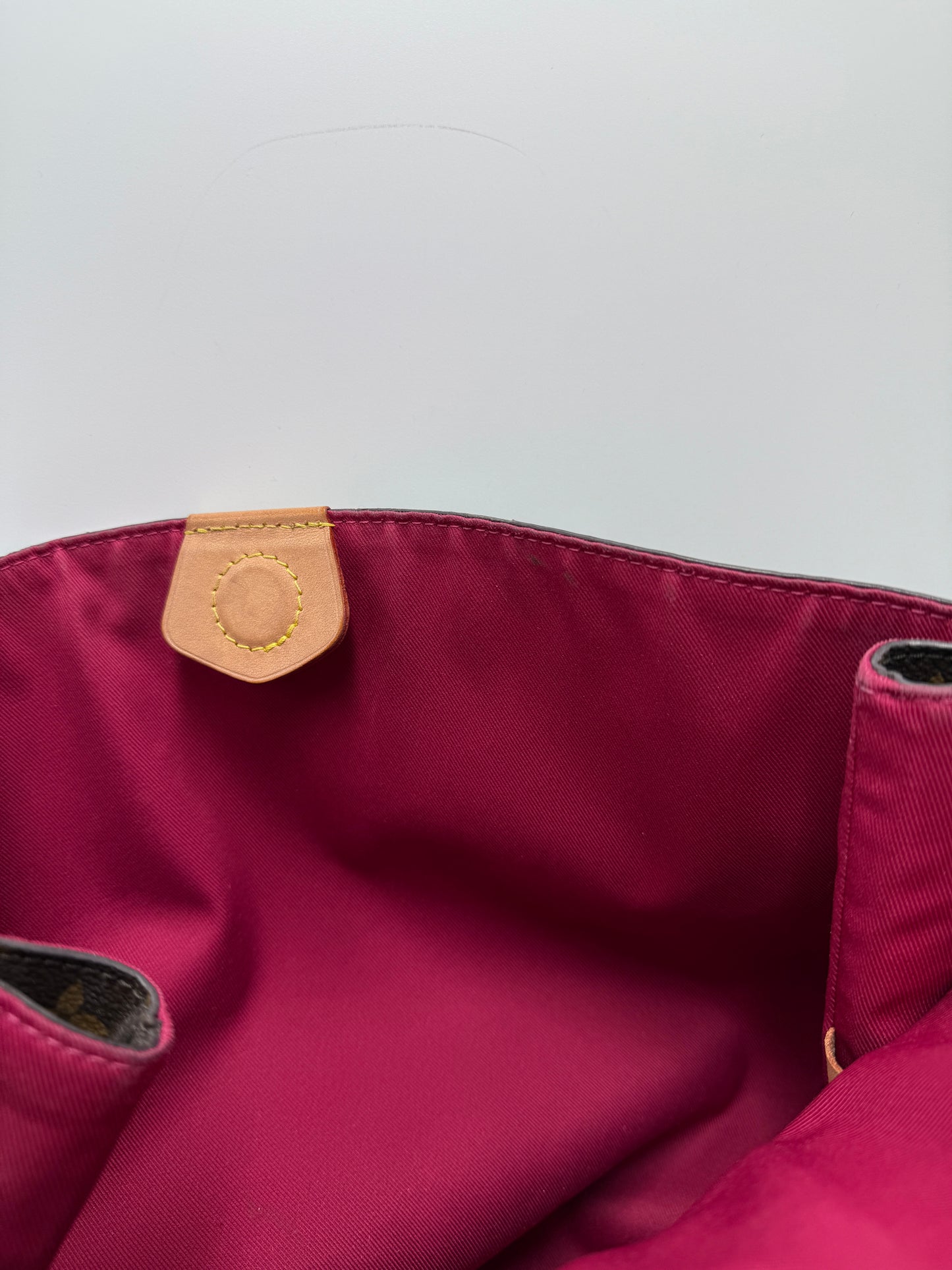 Louis Vuitton Graceful Pivione MM Luxury Handbag