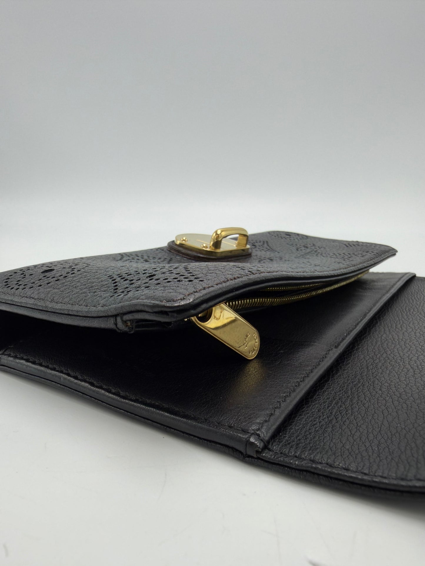 Wallet Luxury Designer By Louis Vuitton, Size: Medium