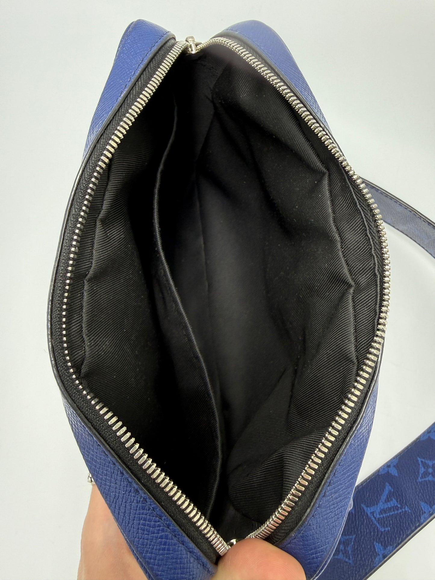 Louis Vuitton Outdoor Messenger Taigara Luxury Handbag