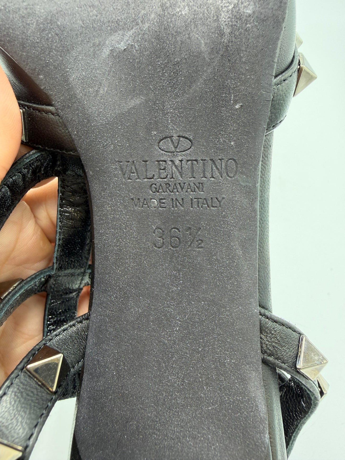 Sandals Luxury Designer By Valentino-garavani In Black, Size: 6.5