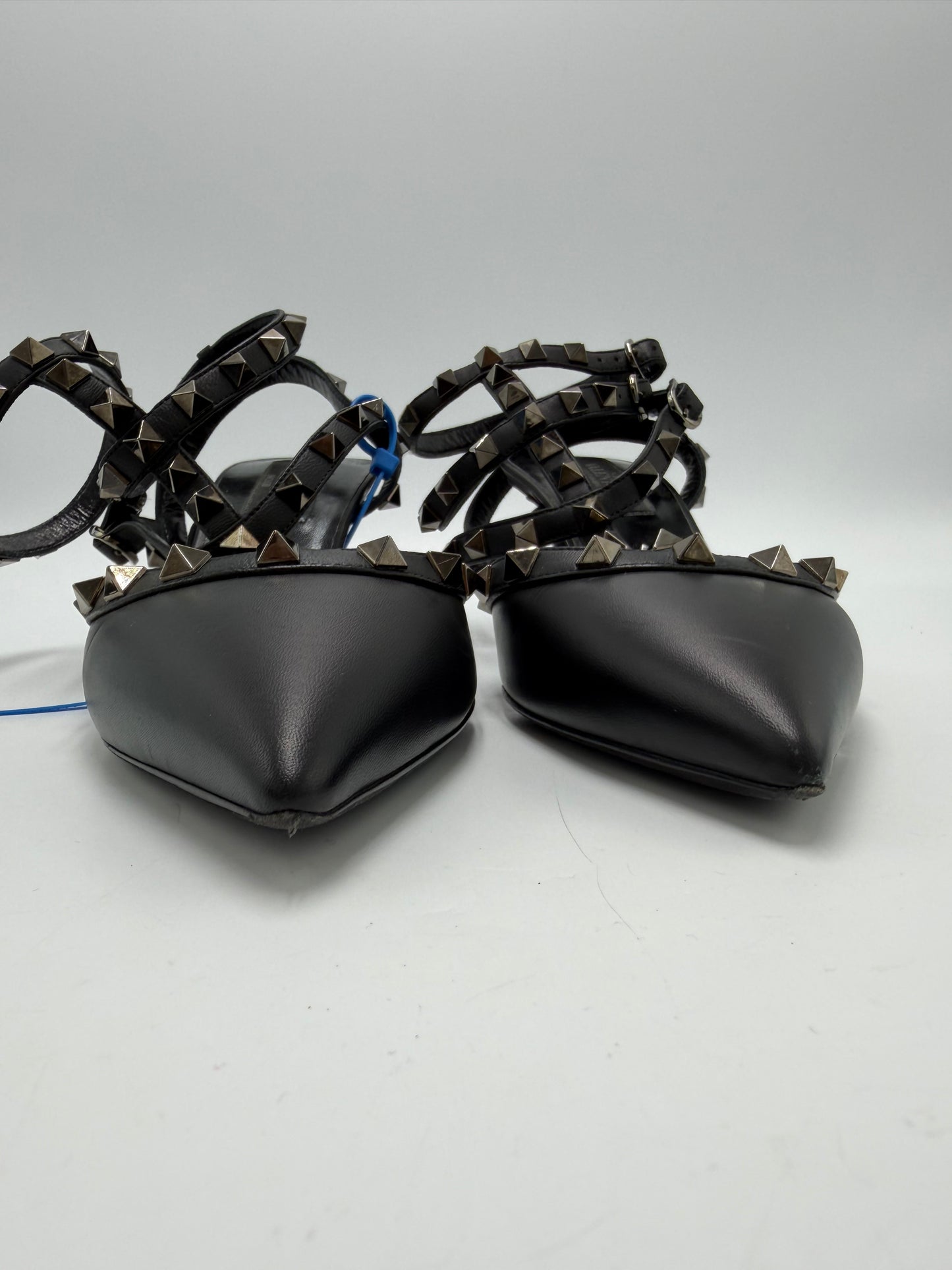 Sandals Luxury Designer By Valentino-garavani In Black, Size: 6.5
