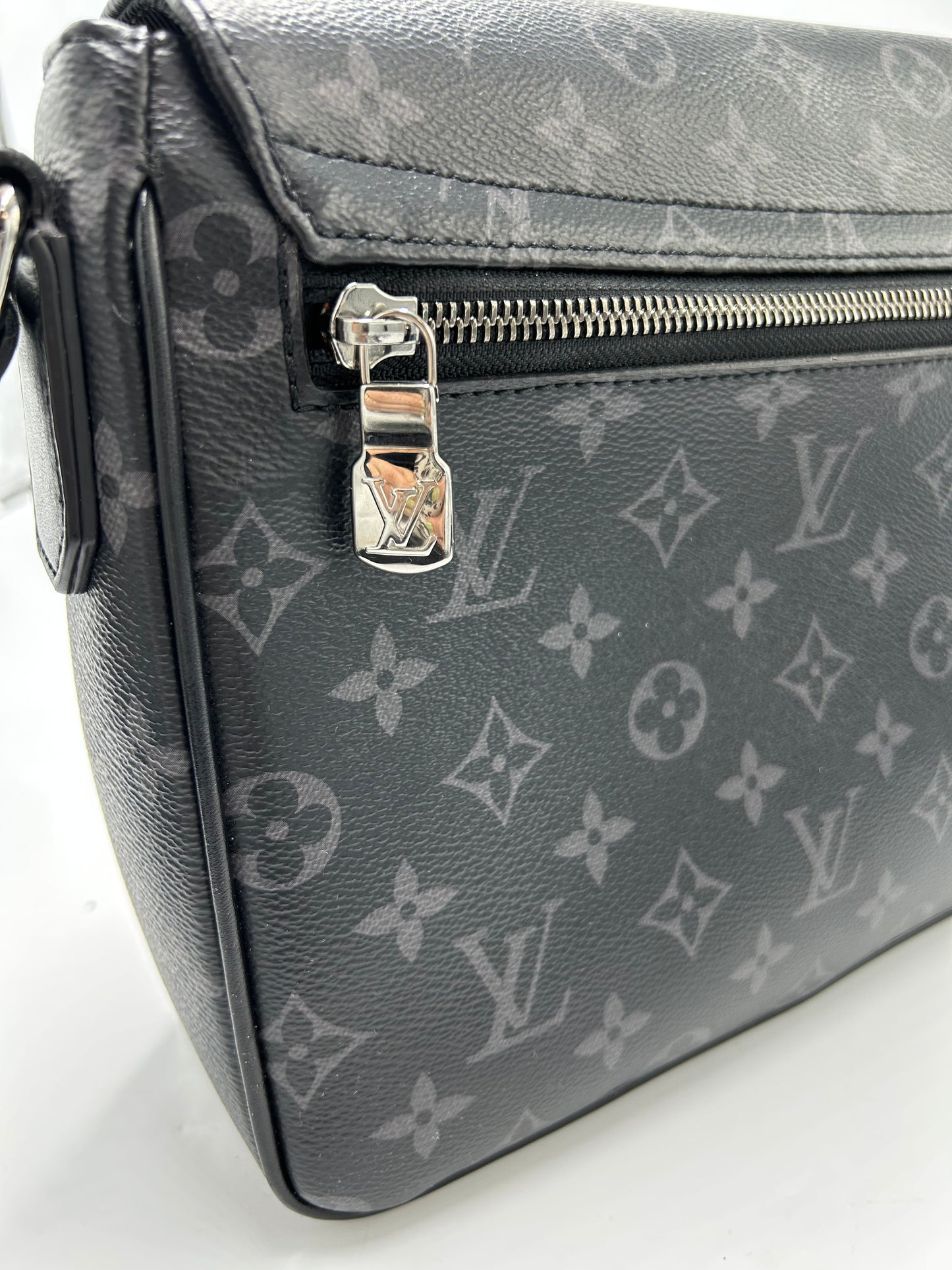 Louis Vuitton District PM Luxury Messenger Handbag