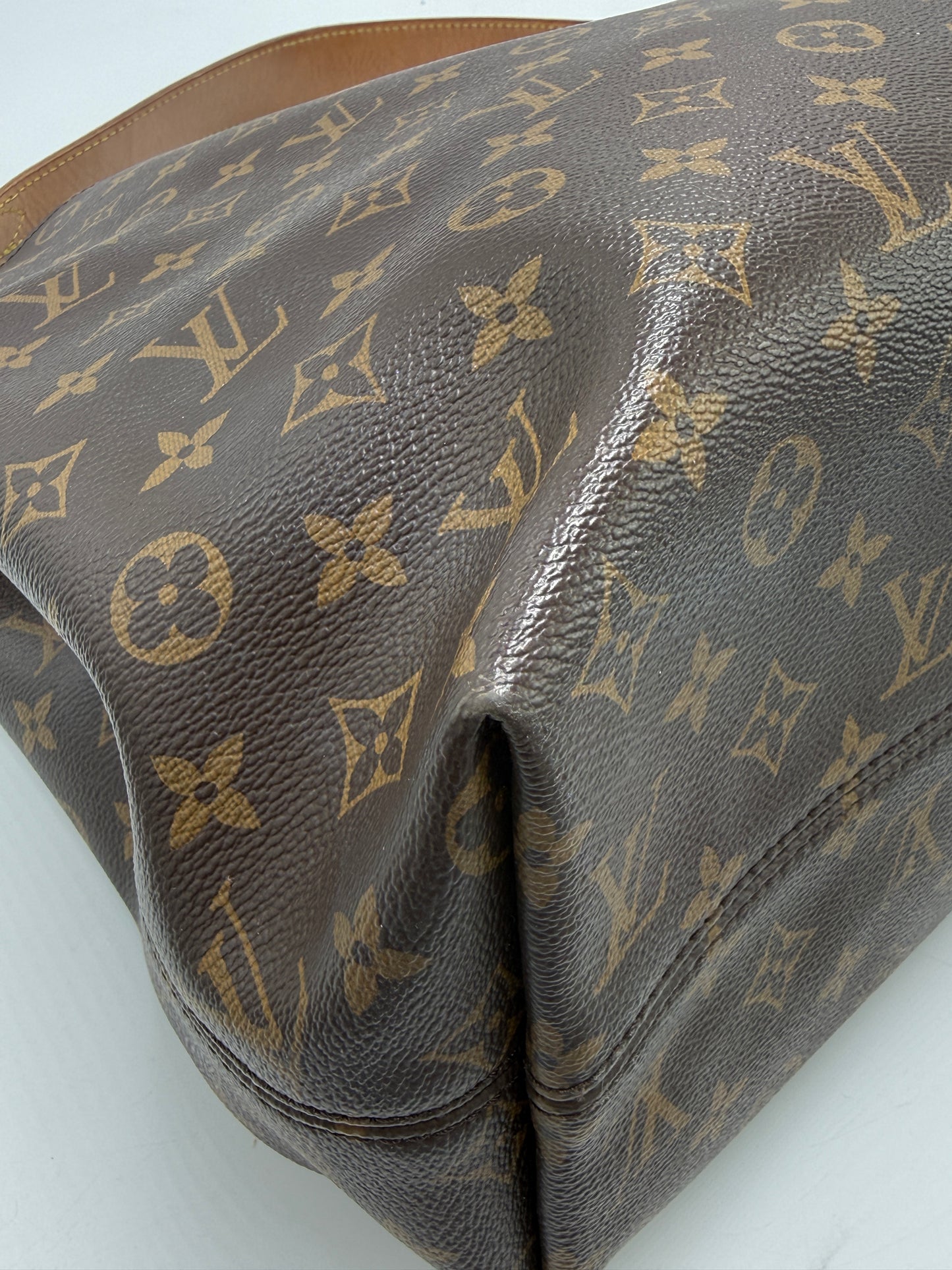 Louis Vuitton Graceful Pivione MM Luxury Handbag