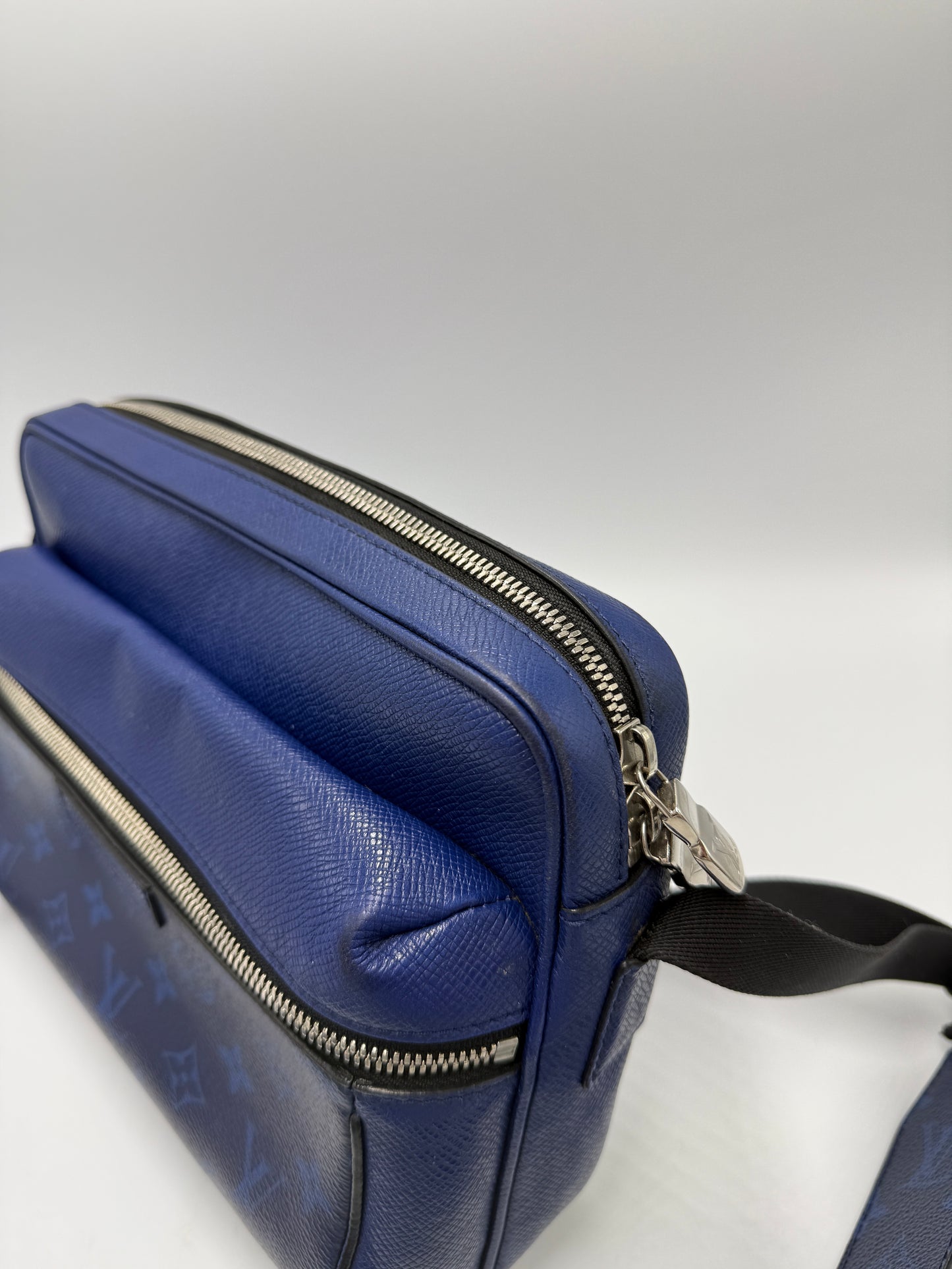 Louis Vuitton Outdoor Messenger Taigara Luxury Handbag