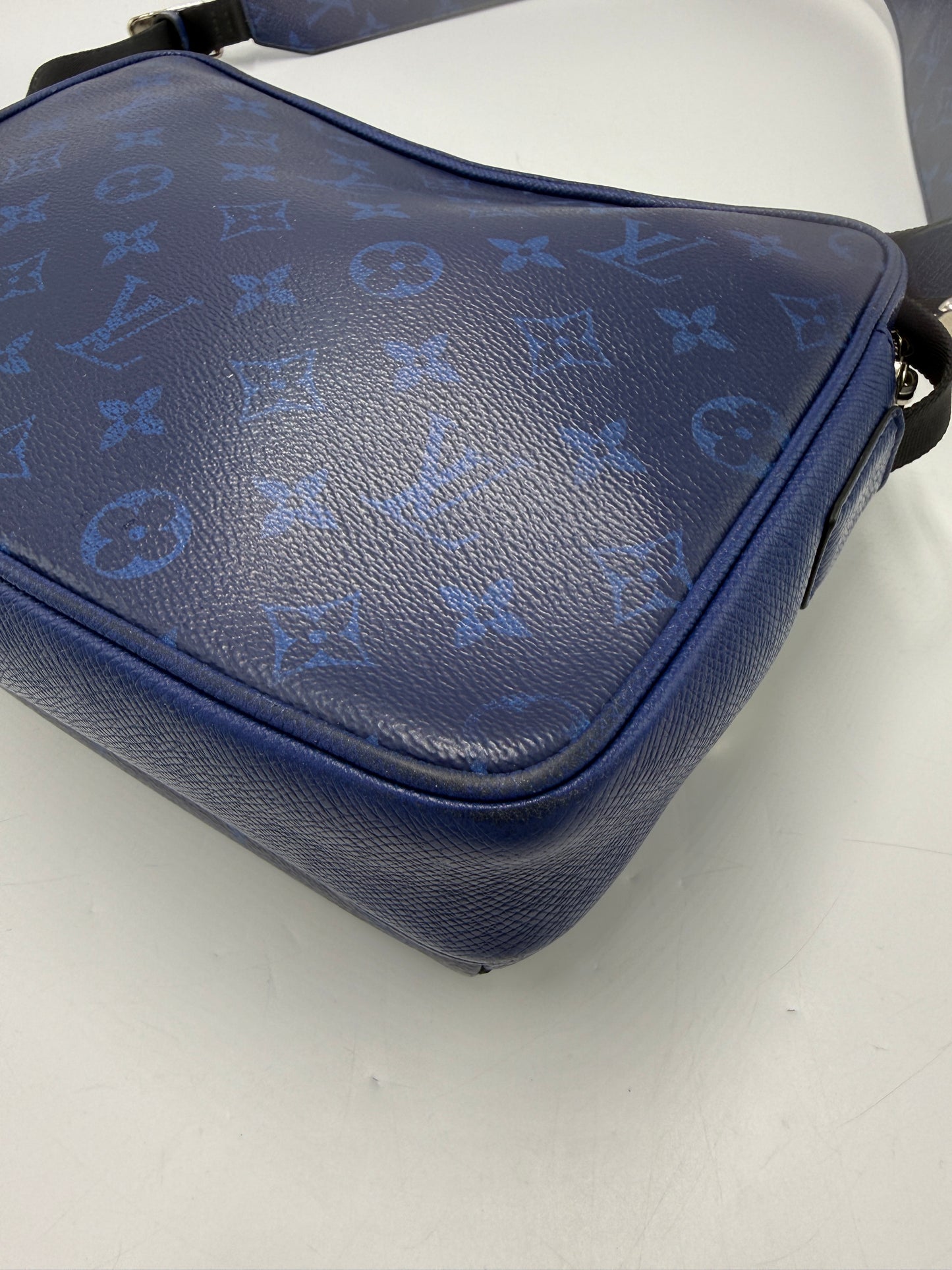 Louis Vuitton Outdoor Messenger Taigara Luxury Handbag