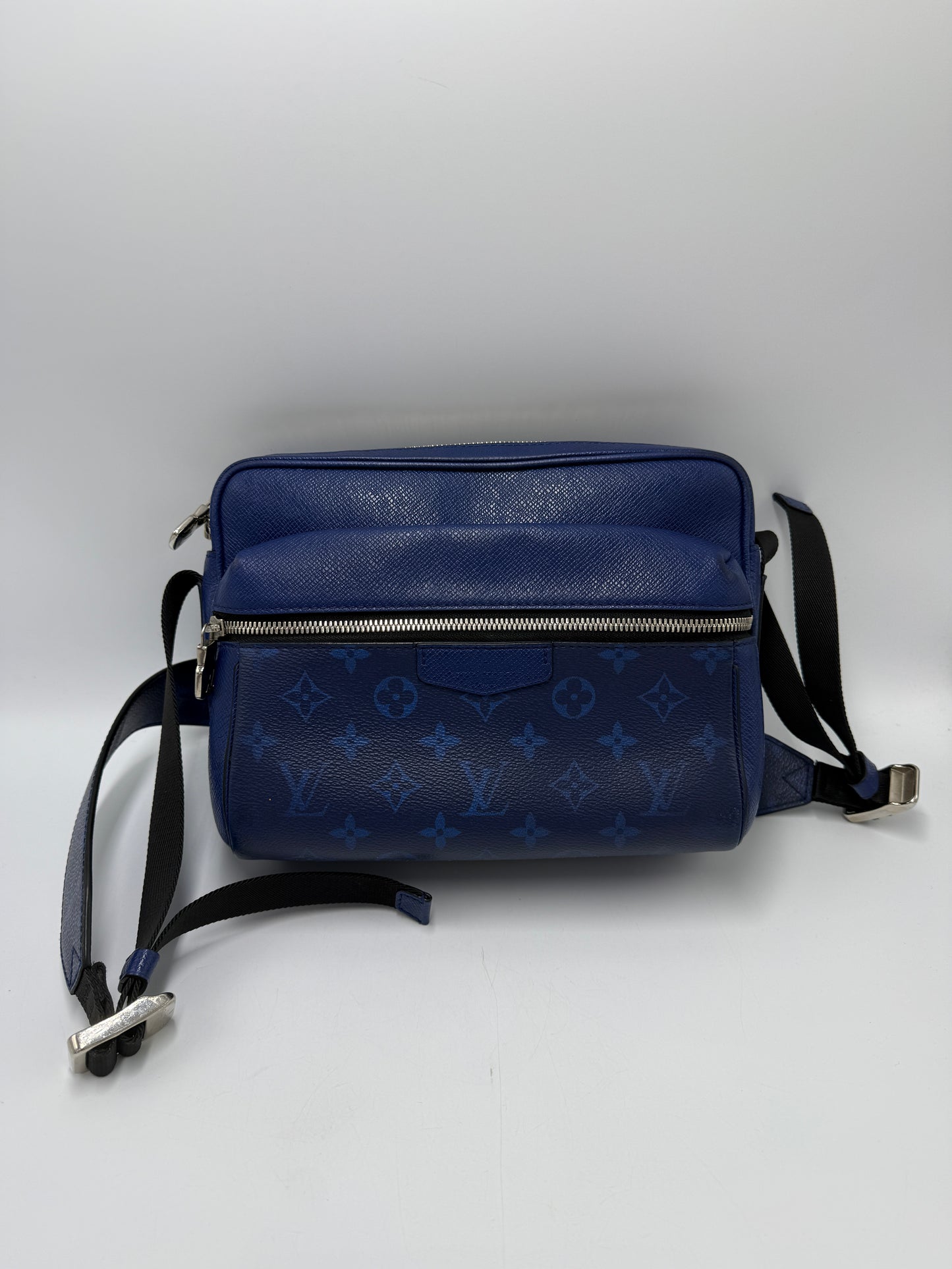 Louis Vuitton Outdoor Messenger Taigara Luxury Handbag